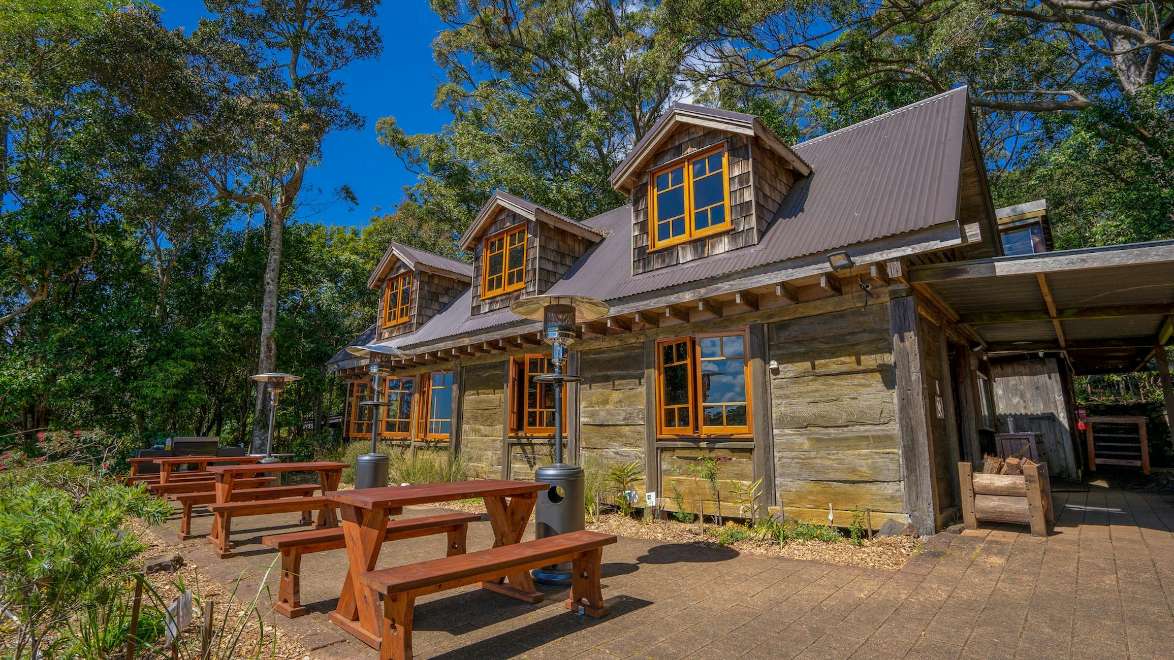 Groom's Cottage & Bushwalker's Bar