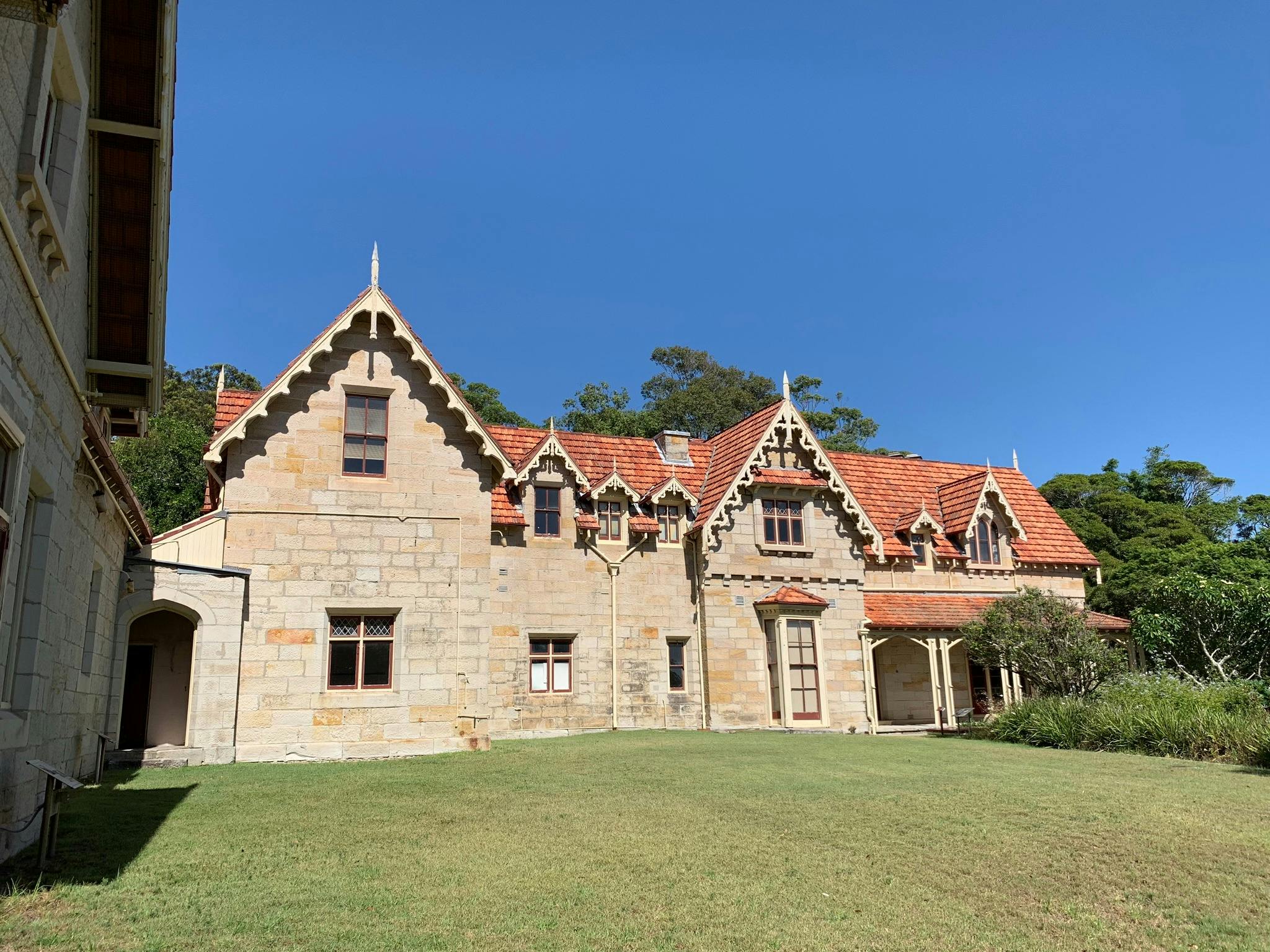 ゴシック様式の歴史的邸宅