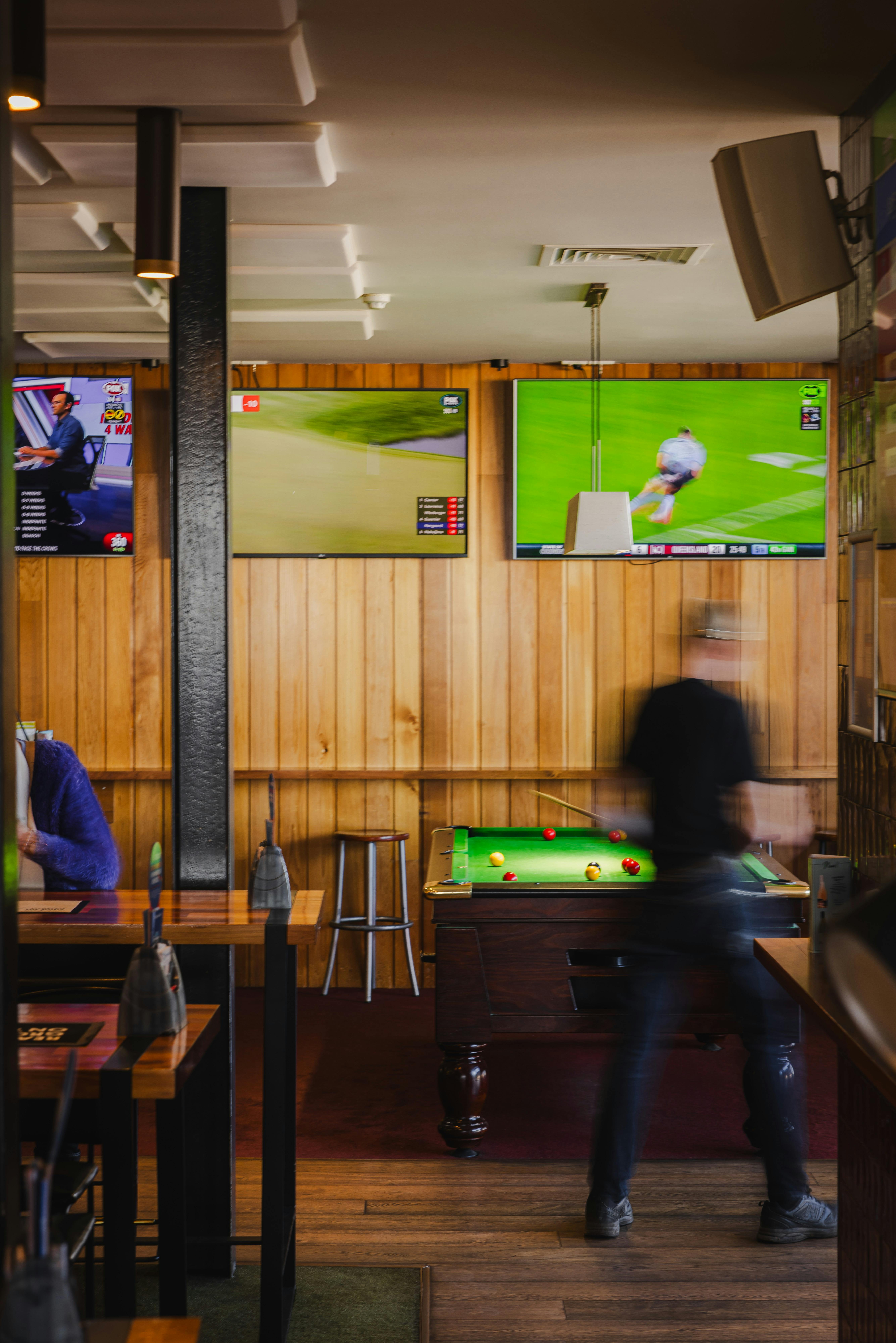 the shoreline hotel sports bar