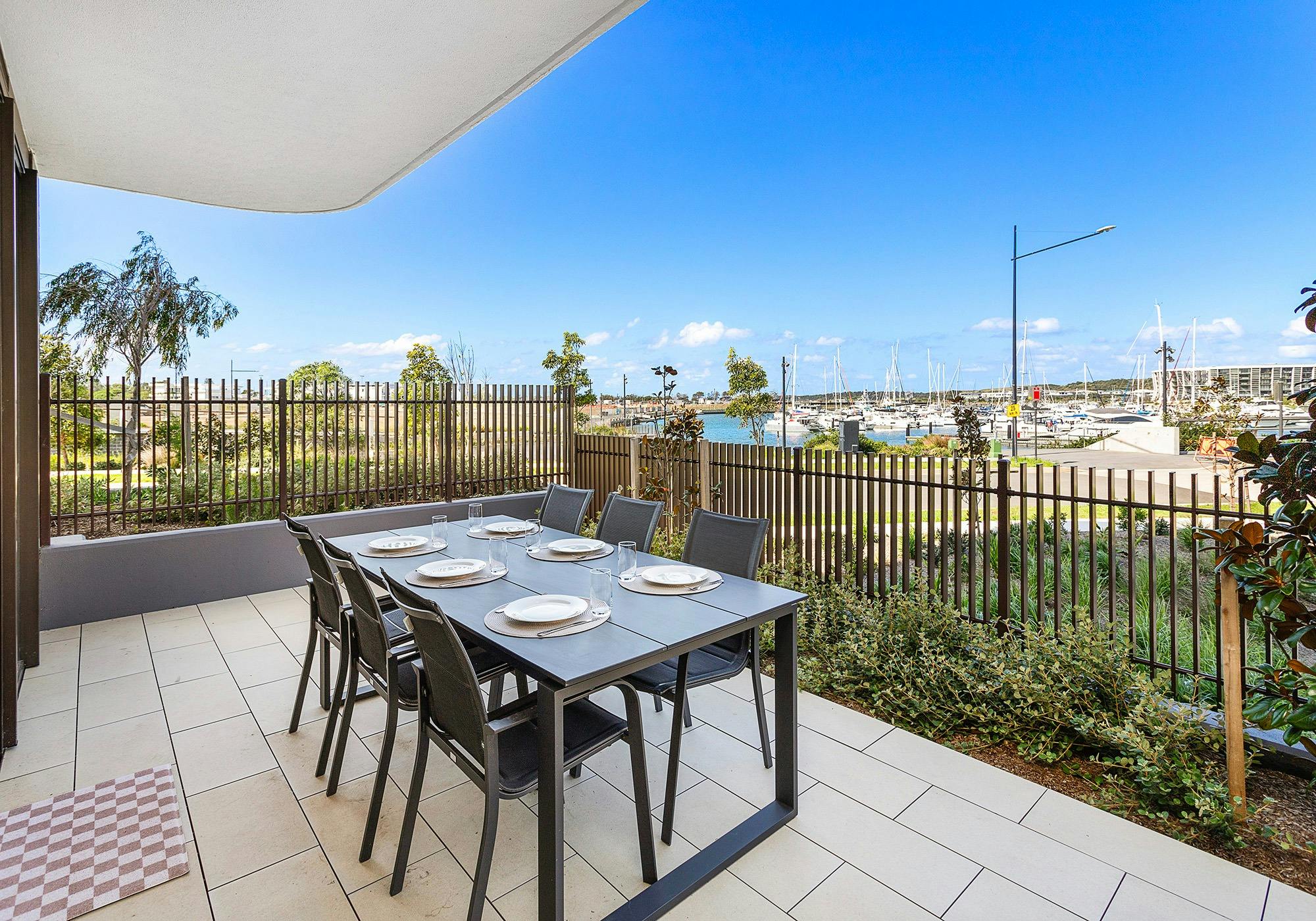 Harbourside Delight - Footsteps to the Marina