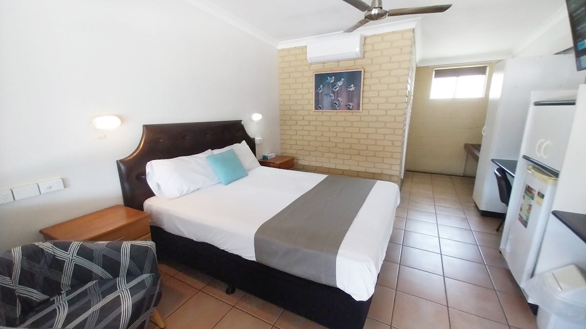 Standard Queen Room
