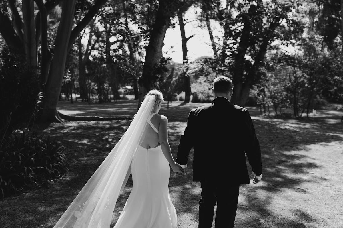 wedding couple in gardens