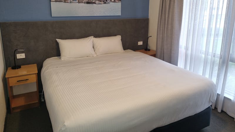 Self contained apartment with cooking facilities ensuite renovated bathroom