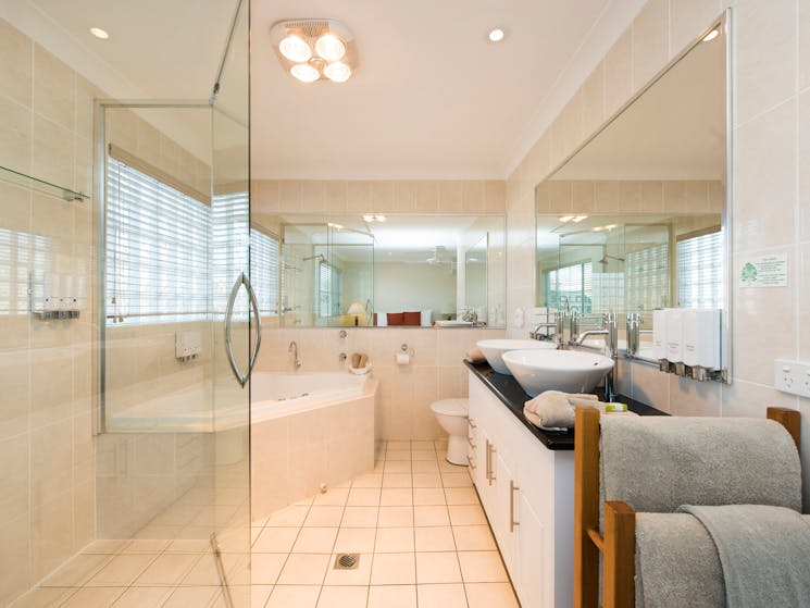 King Spa Suite