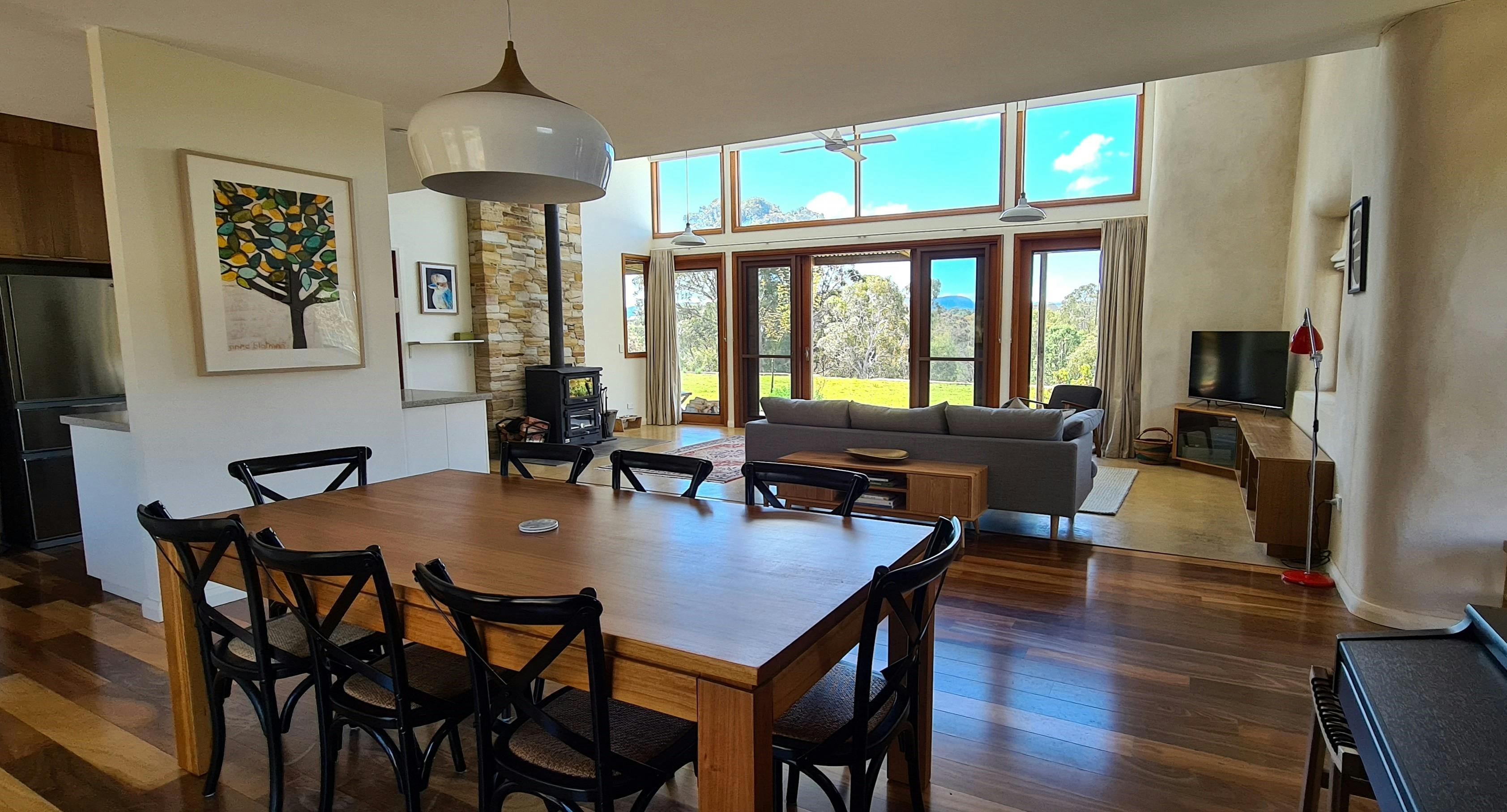 Fully self contained kitchen. Dining room and fireplace.