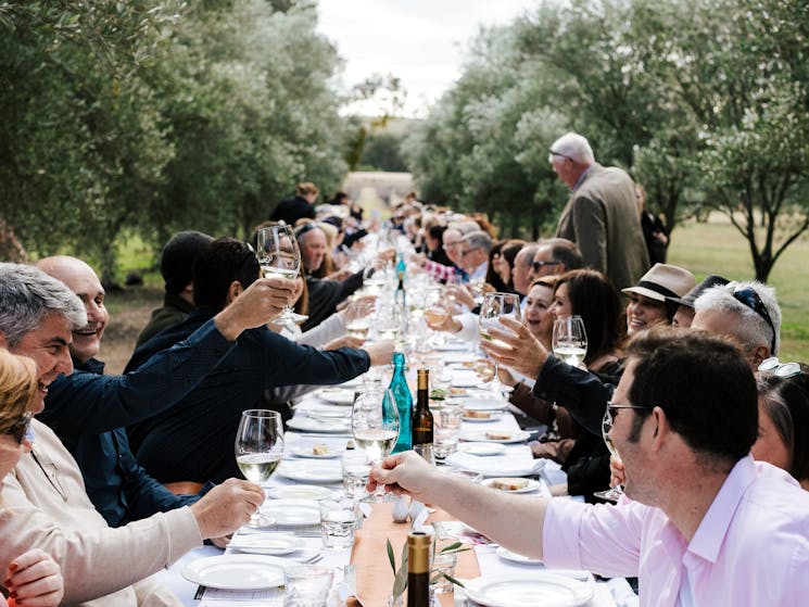 Glorious long table lunch at Whispering Brook