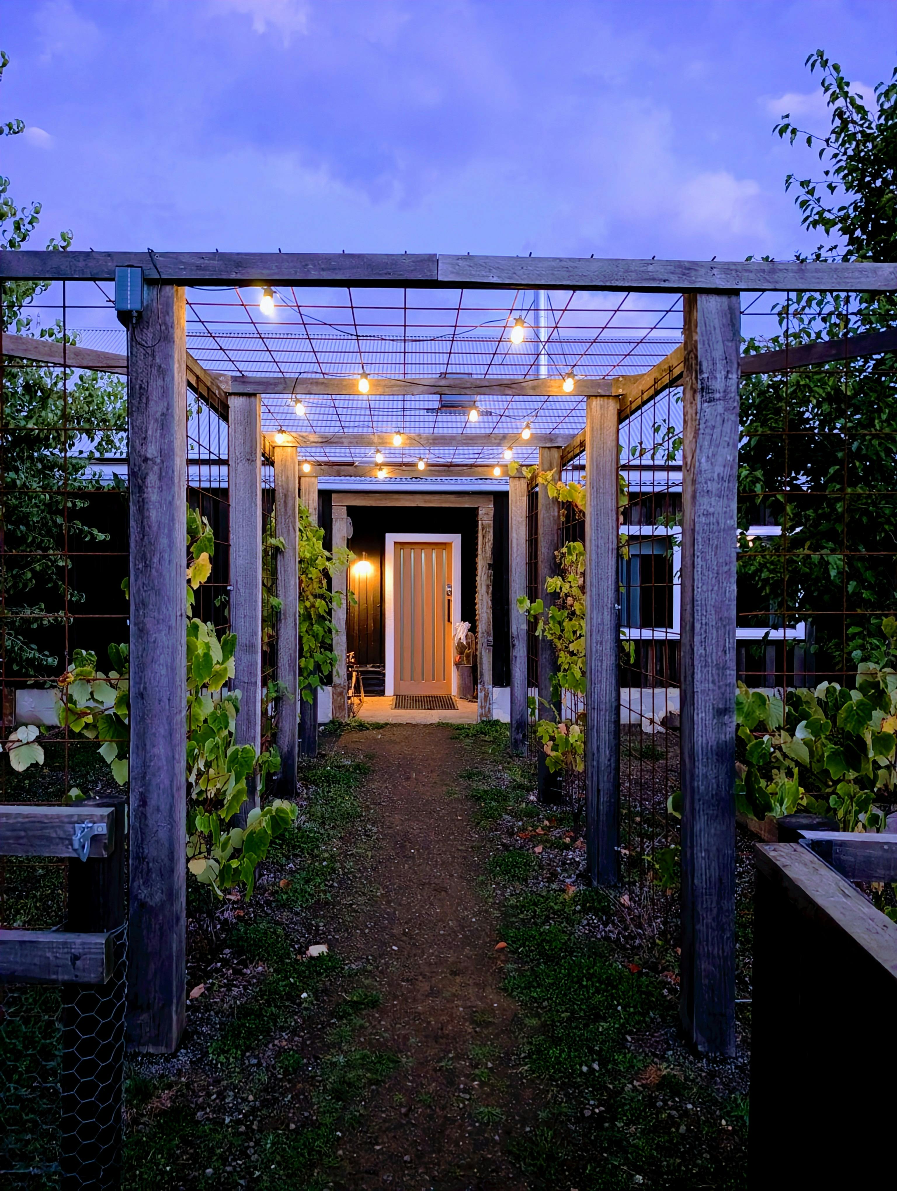 Large Barn, couples, families and groups. Farm tours and produce