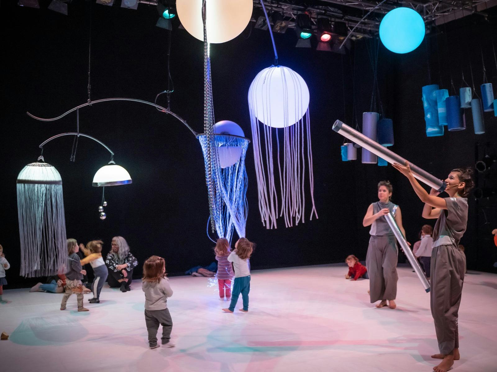 Univers; a production from Engruna Teatre