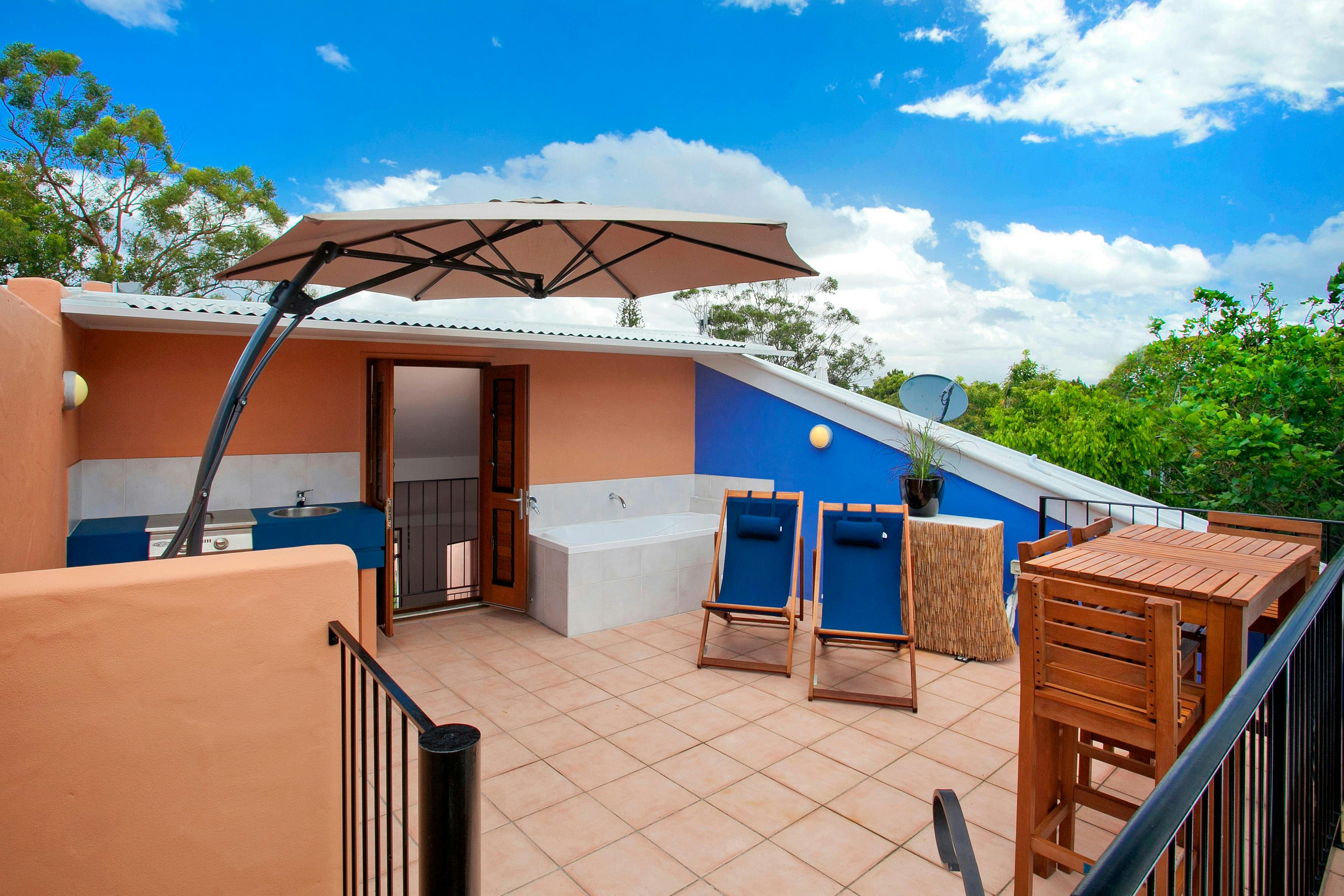 Roof top terrace with spa bath and bbq