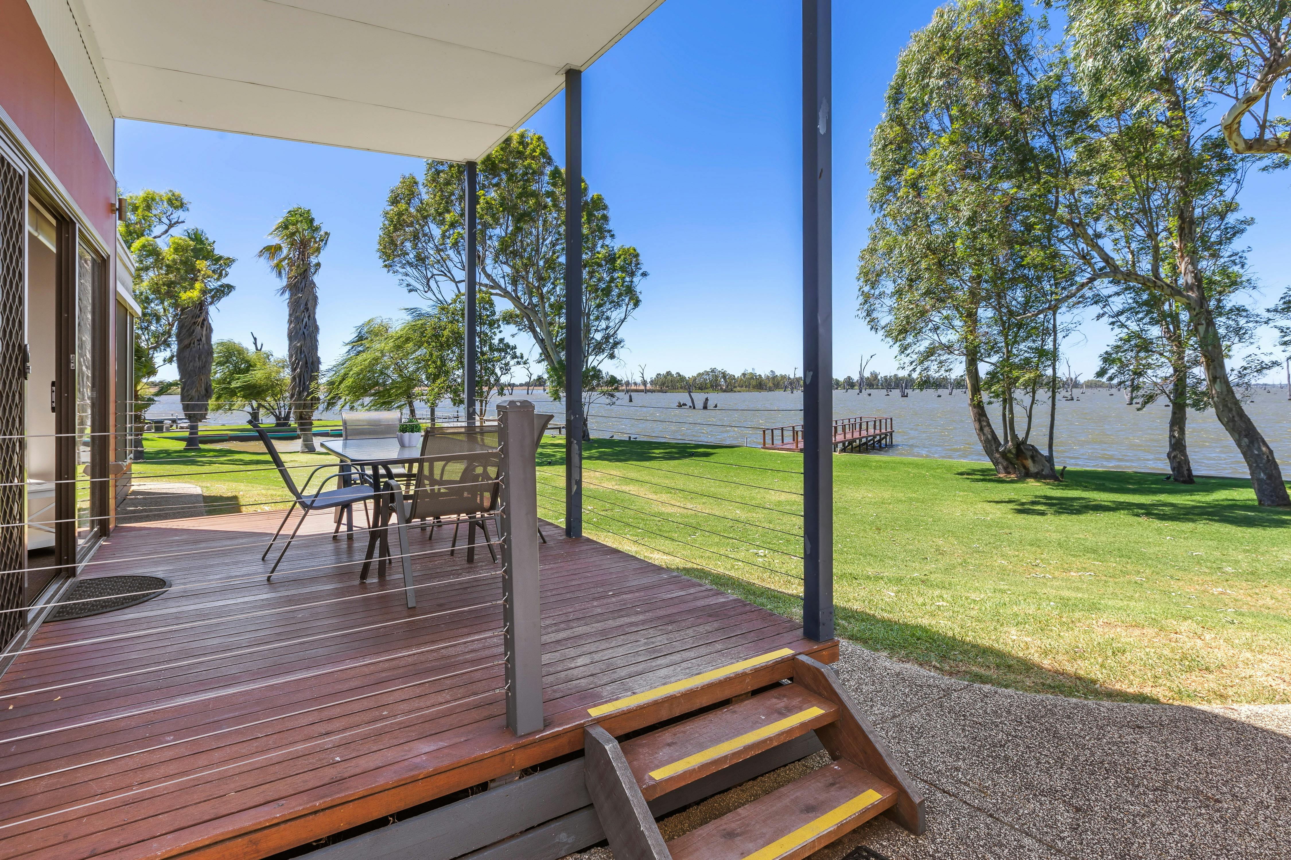 Superior Waterfront Cabin 2BR