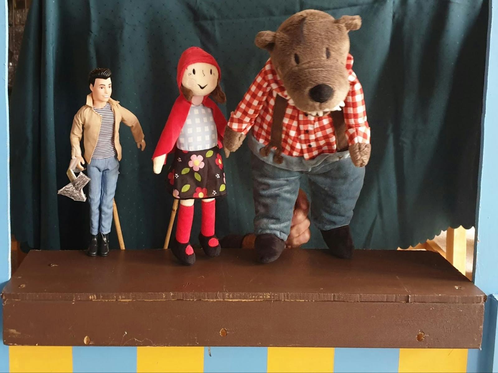 Image for Puppet show:  Le Petit Chaperon Rouge/Les Trois Petits Cochons (Little Red Riding Hood/Three Pigs)