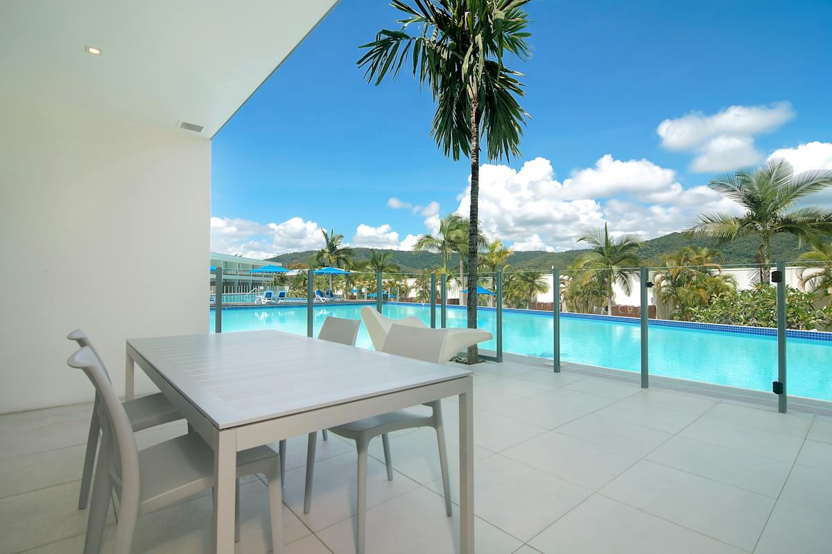 Pool Resort 2 bedroom Swim Out