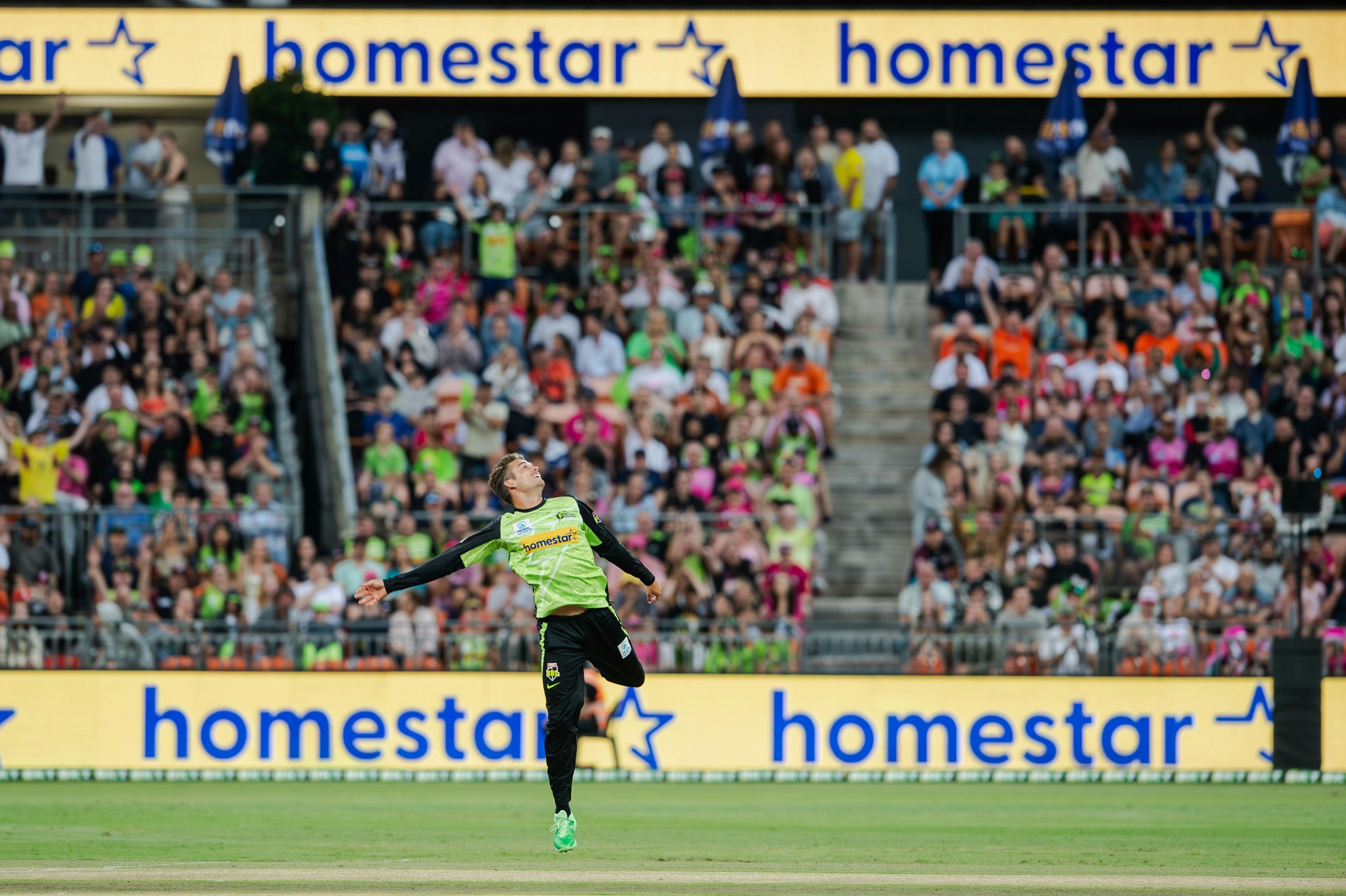 BBL Thunder player preparing to catch