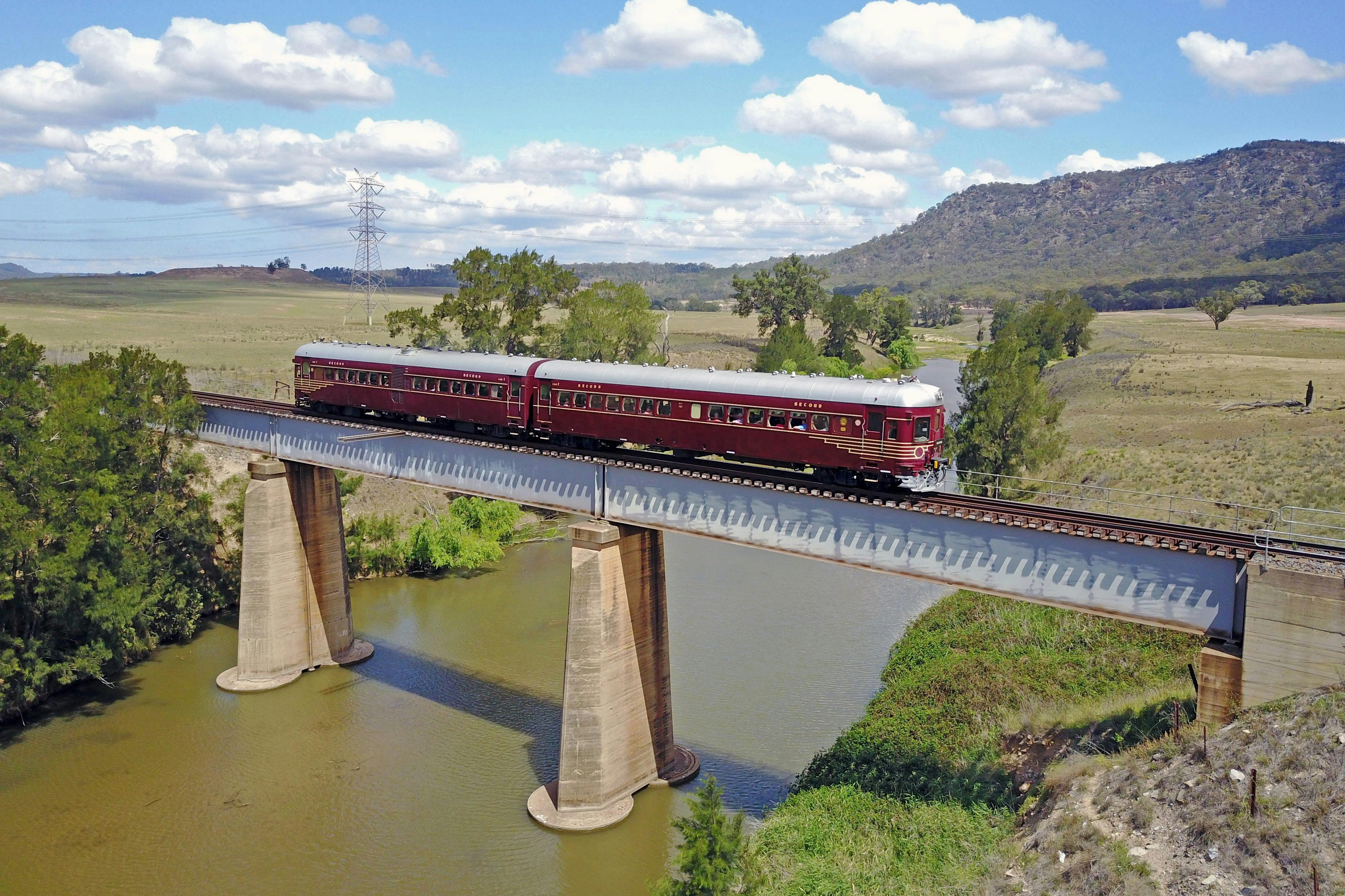 Railmotor on Goulburn River Bridge