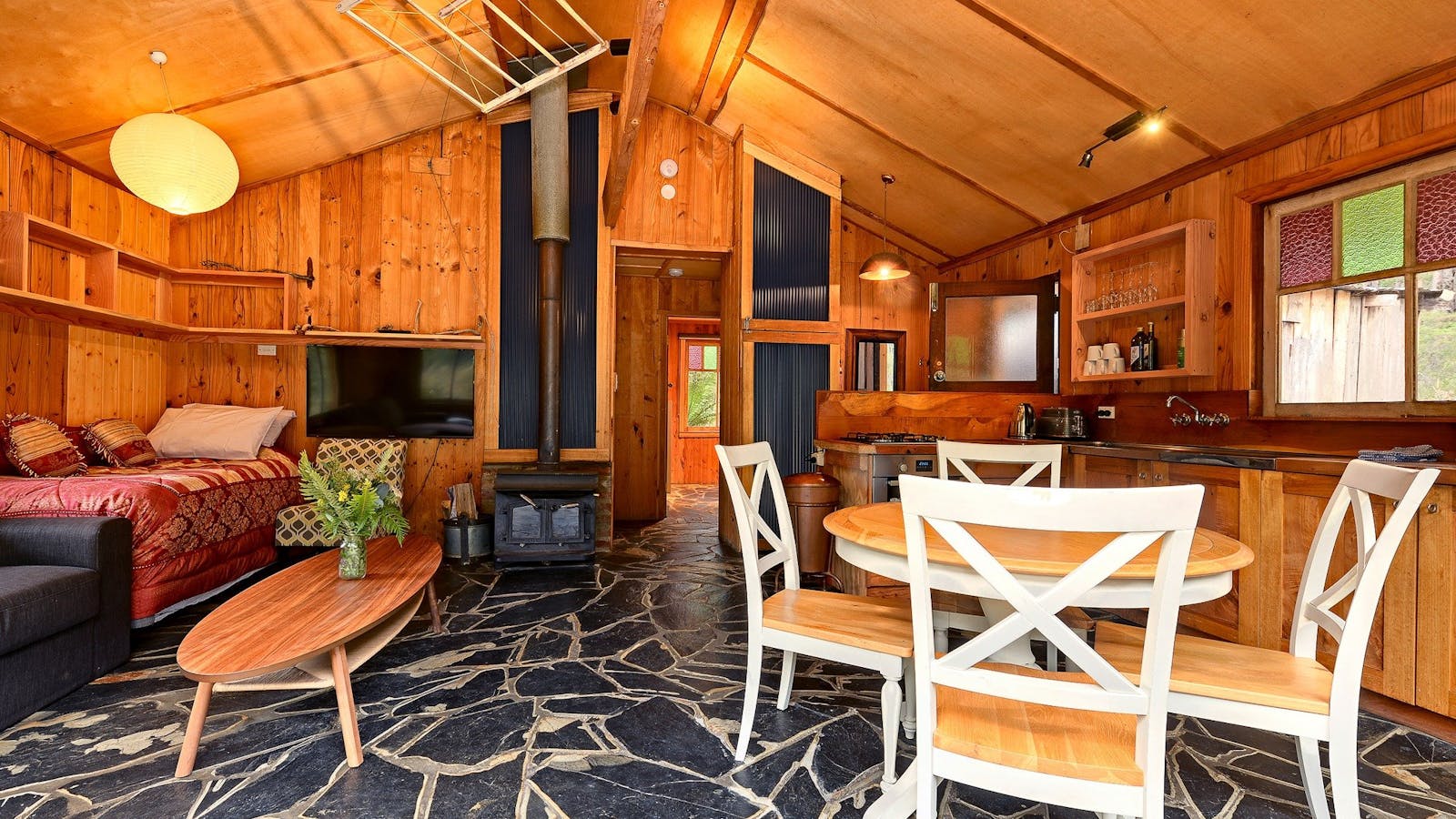 Saintys Creek Cottage: open plan living.