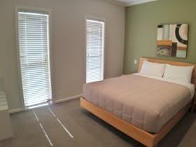 separate bedroom, queen size bed, luggage rack and closet