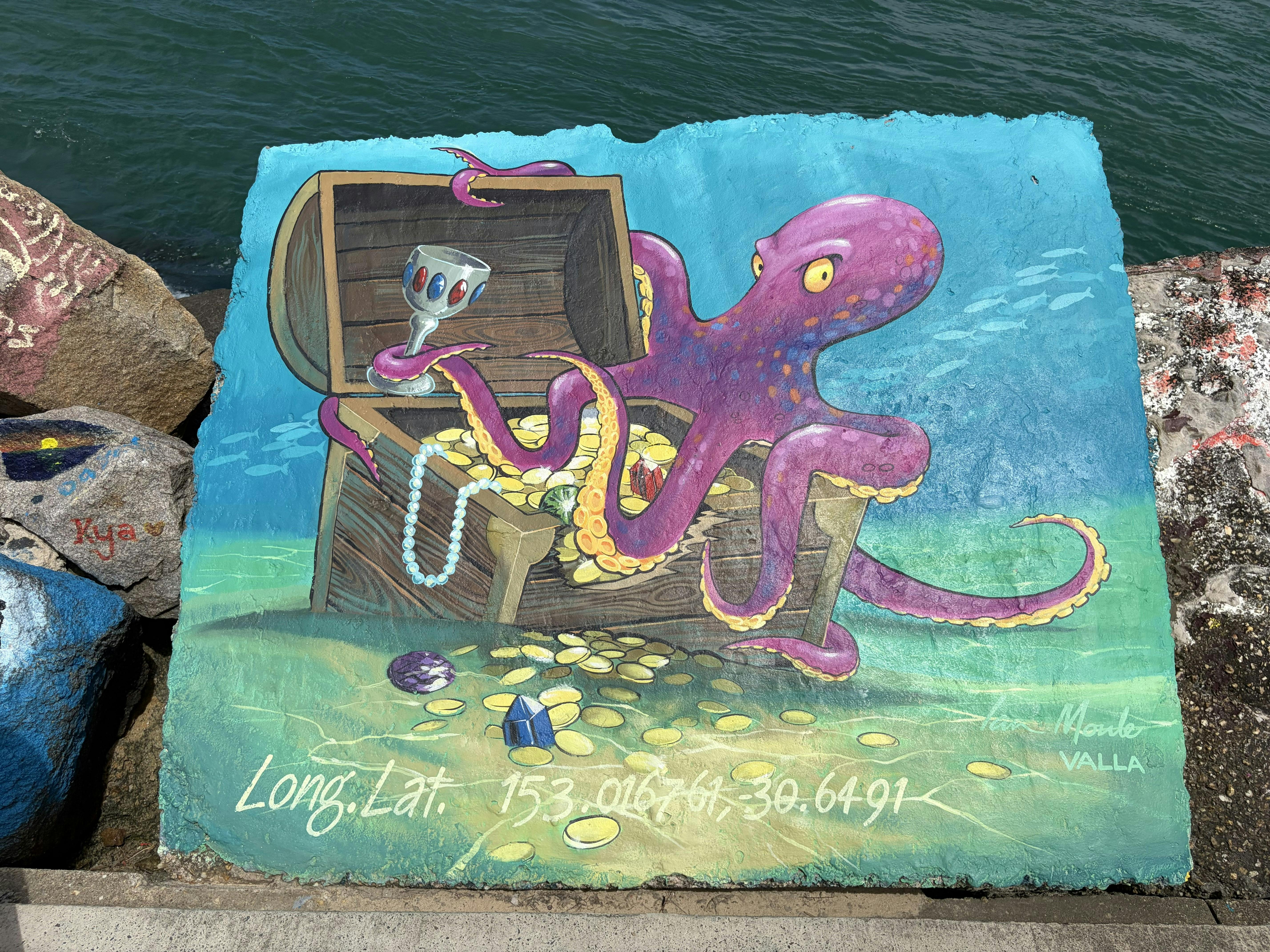 V-förmige Felswand, bemalte Felsen, Nambucca Heads