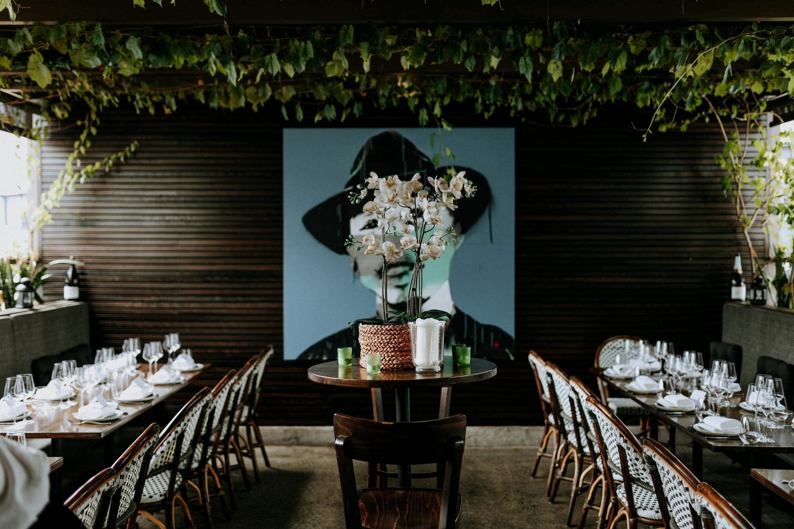 bibo Weinbar Innenhof