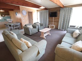 Three Bedroom Cabin - Lounge