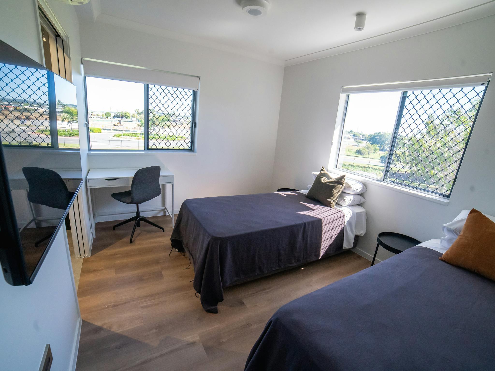 Luxe Twin Room Mackay Adventure Lodge Luxe Twin Room Mackay Adventure Lodge