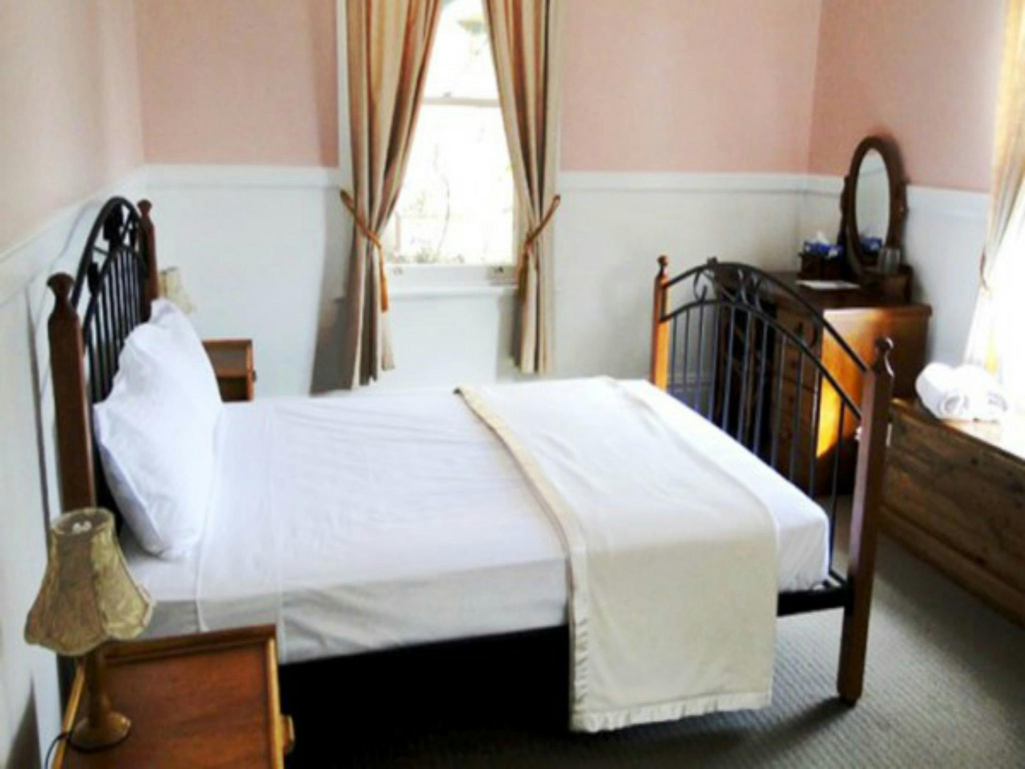 Queen Ensuite