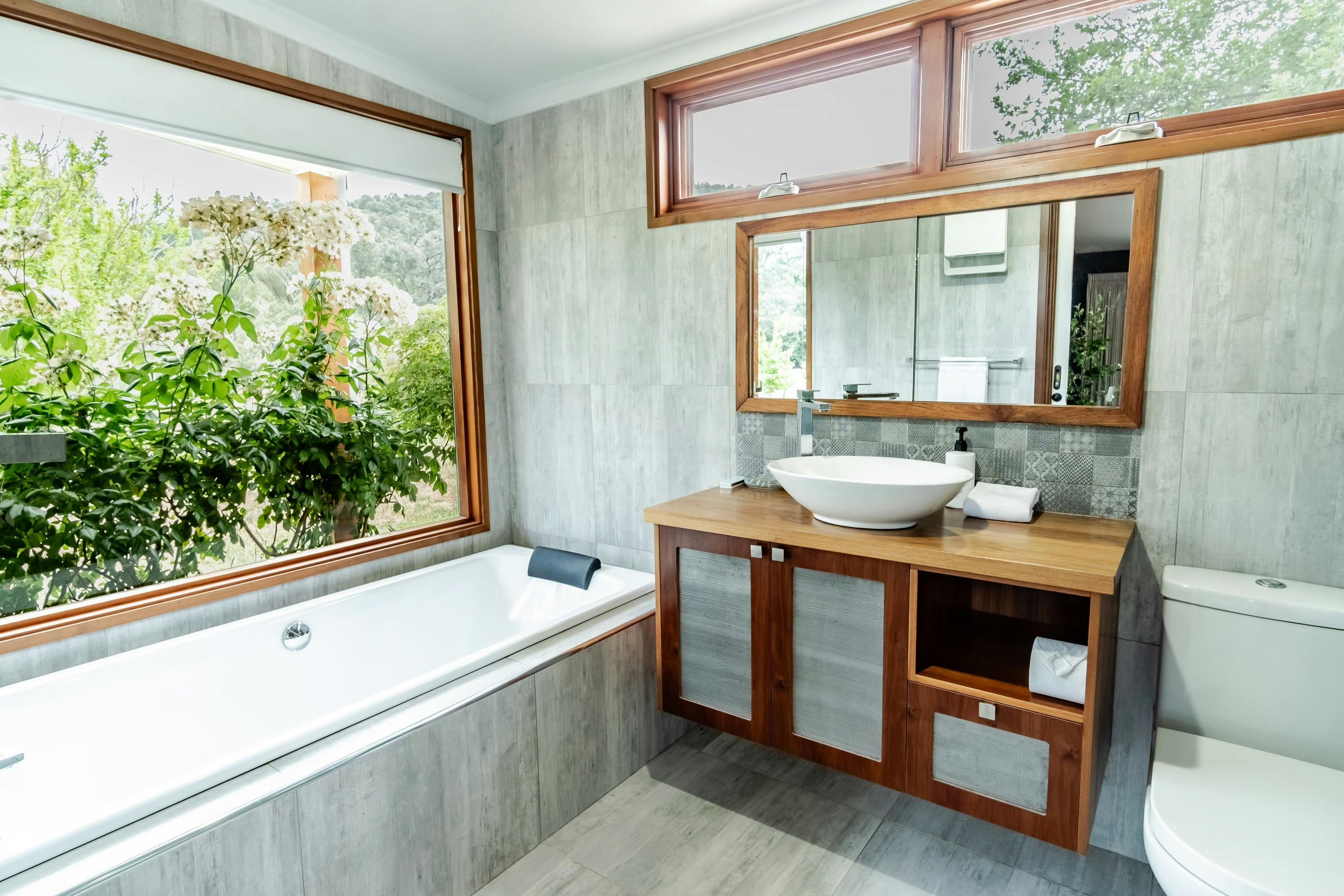 Master Ensuite at Buffalo Bliss with Alpine Valley Getaways