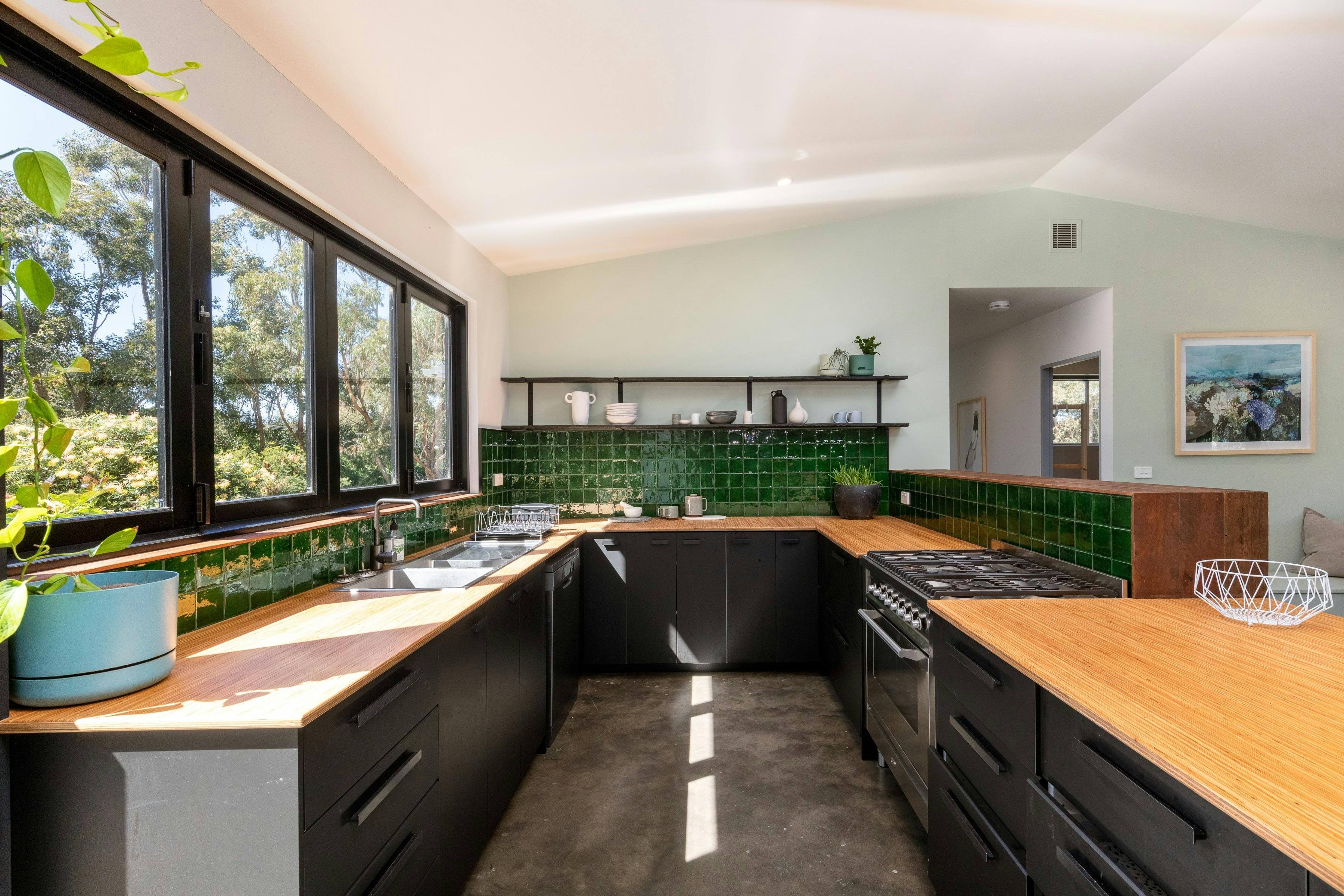 設備の整った広々としたオープンキッチン