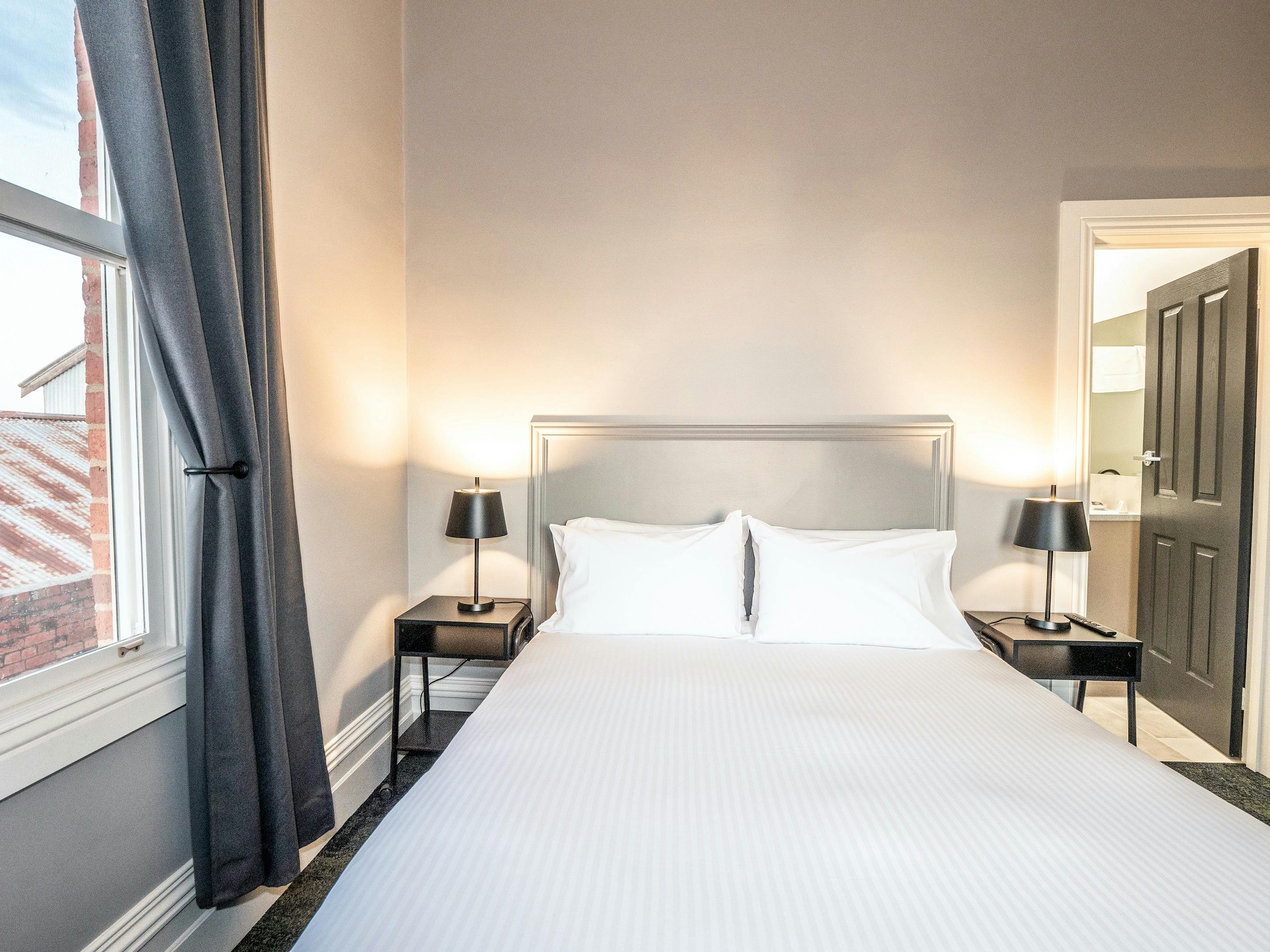 Queen Room, Ensuite