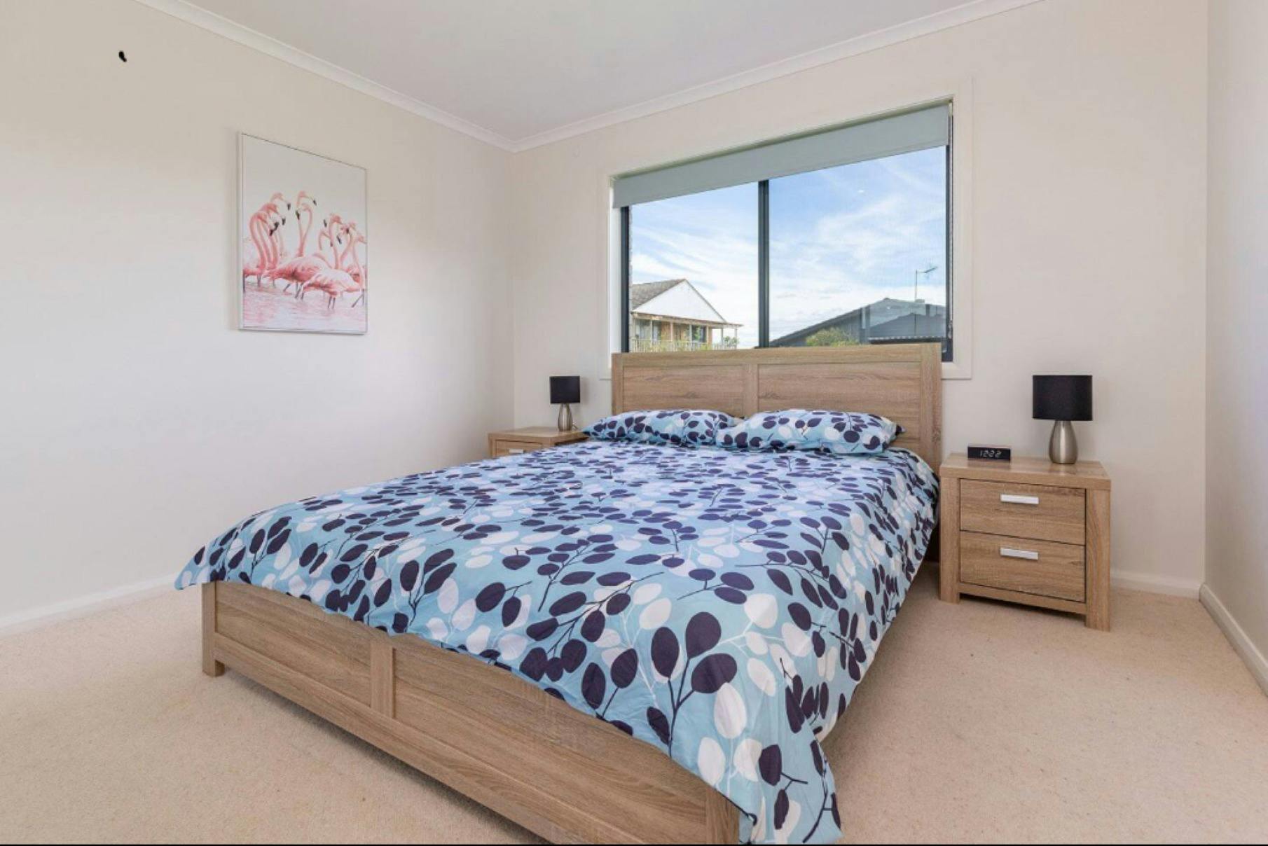 Bedroom with Queen bed