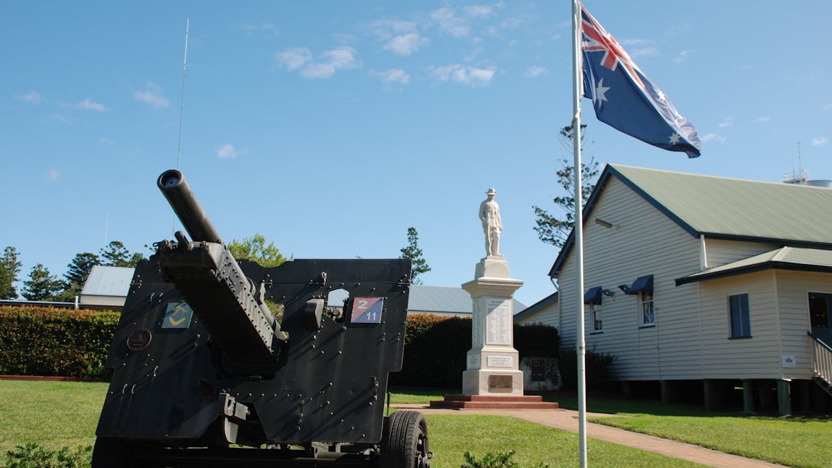 photo of the Tiaro War Memorial canon flag and statue