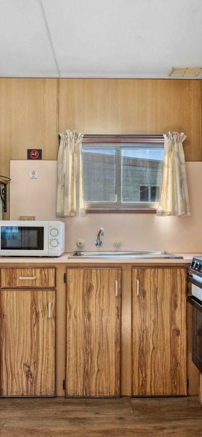 kitchen area 2 - canberra holidays