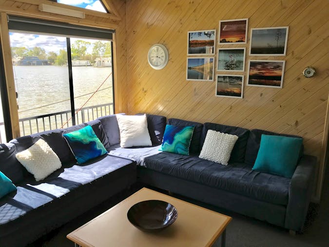 Break Free Houseboat