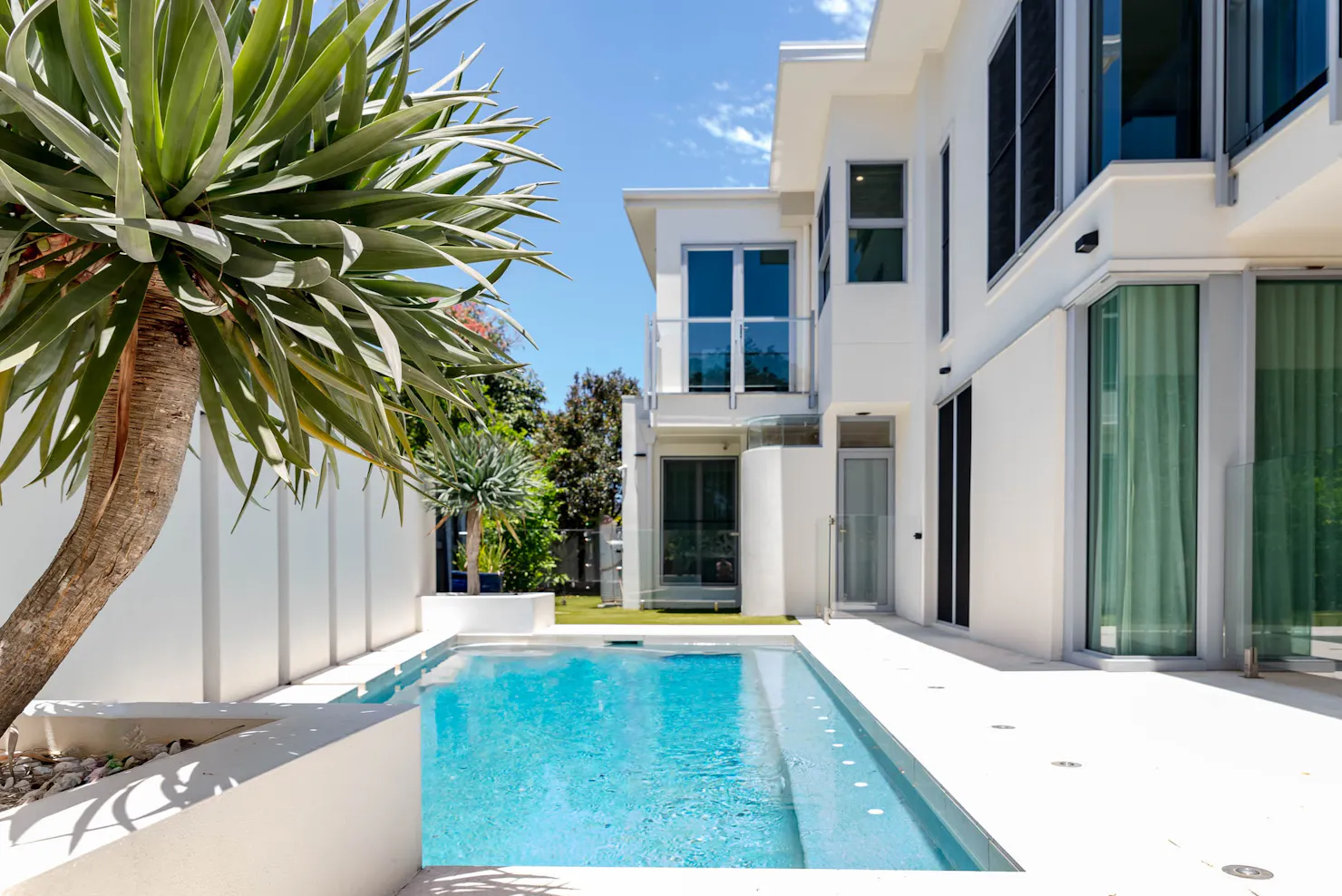 Private pool with covered sun loungers