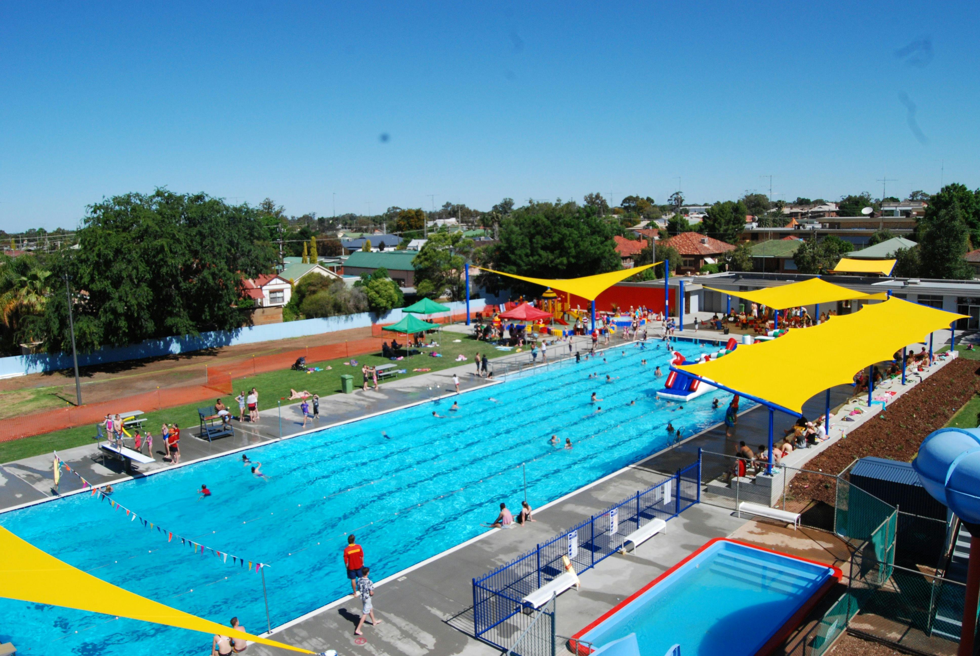 スライドを含む