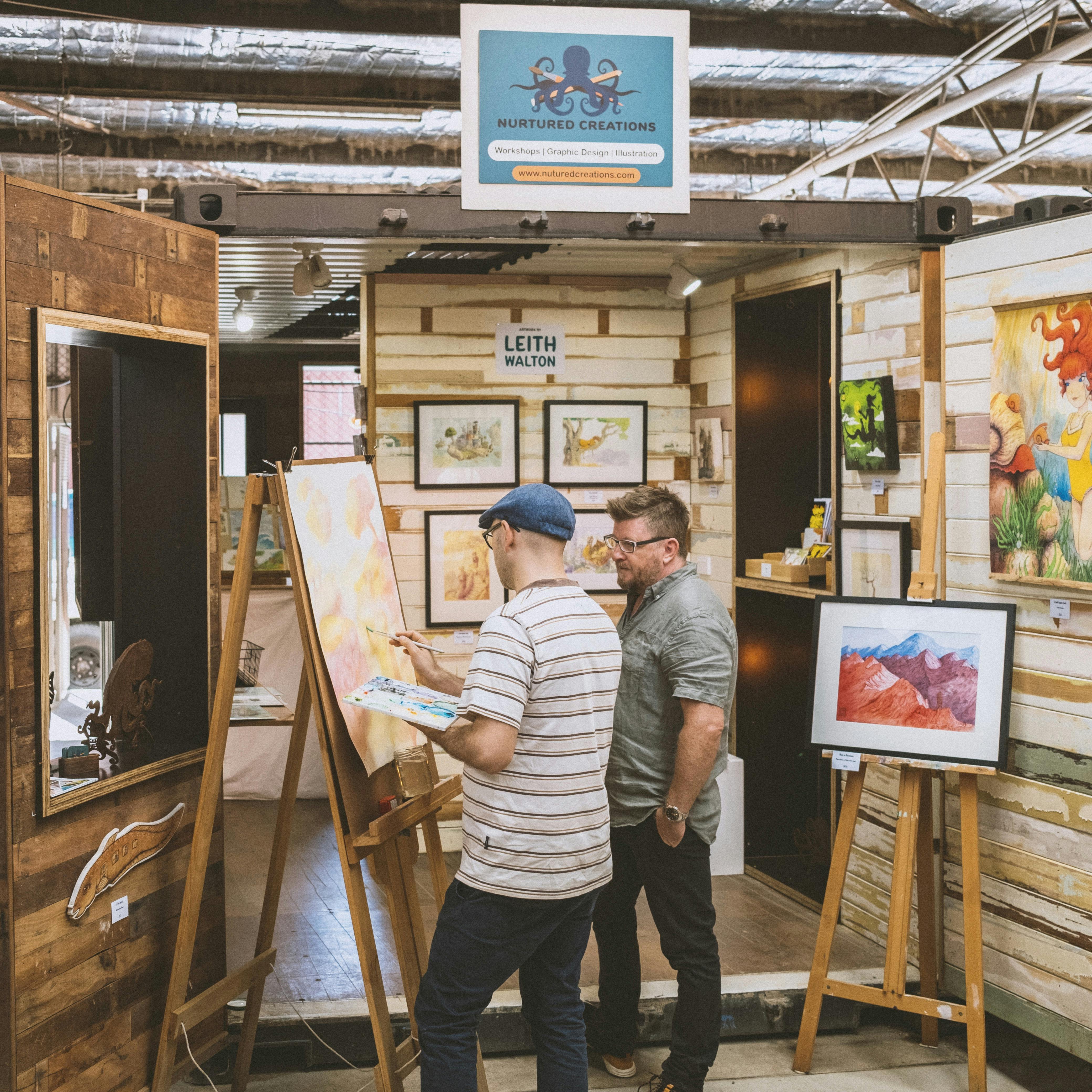 M|Arts에서 작업하는 예술가를 감상하세요