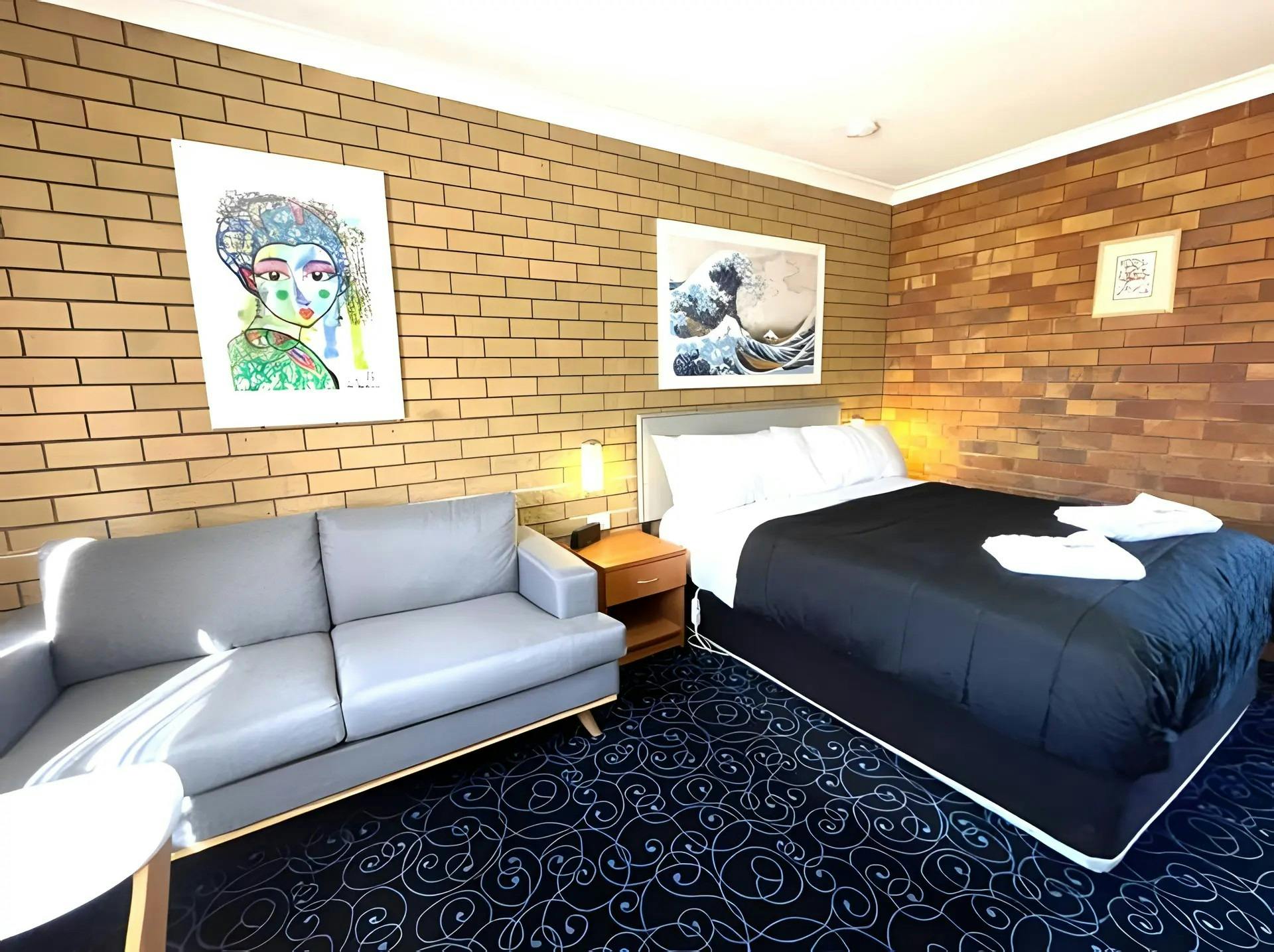 Shiralee Motel