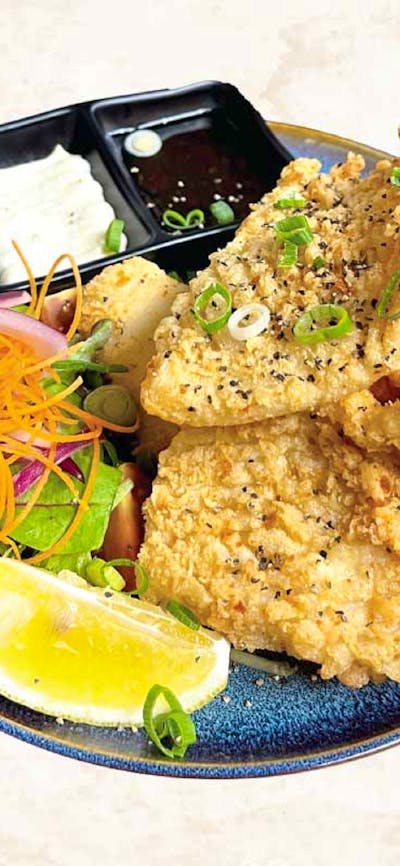 Calamari fried with salad
