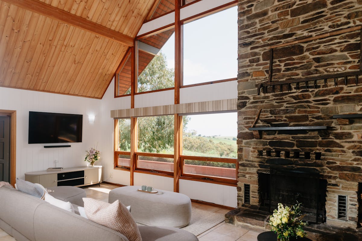 Lounge with view of vineyards