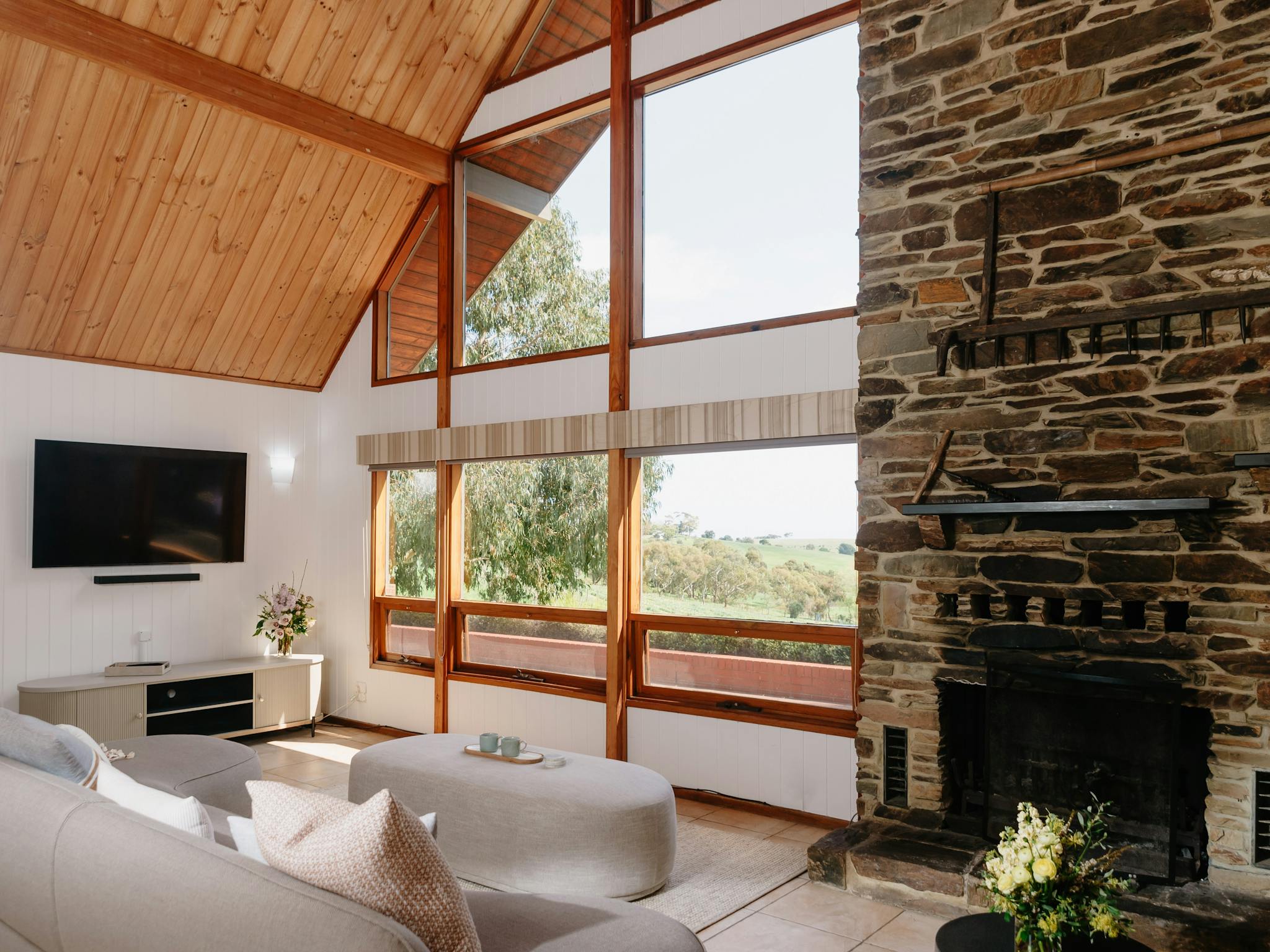 Lounge with view of vineyards