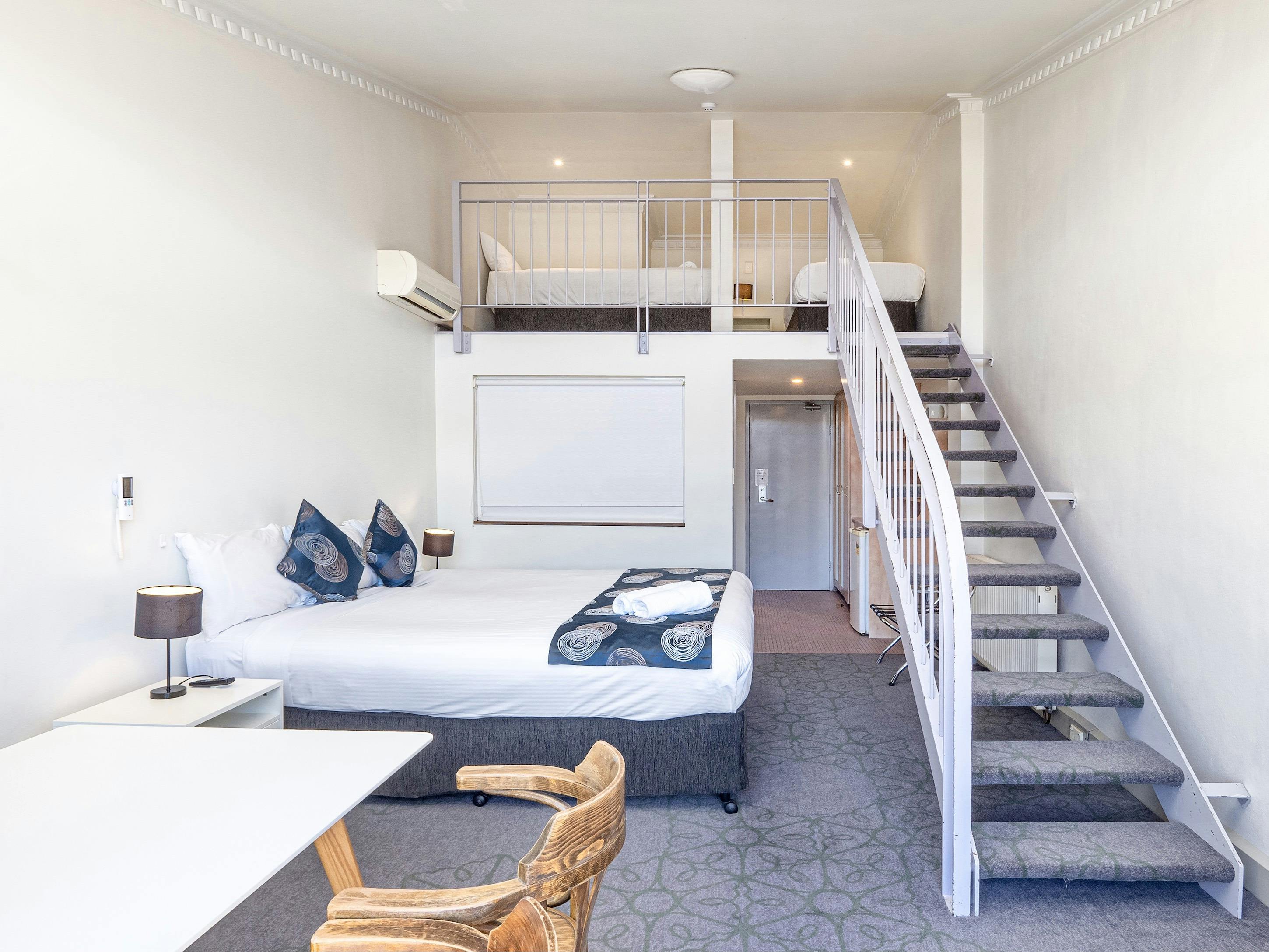 Banjo Paterson Inn NSW Holidays & Things to Do