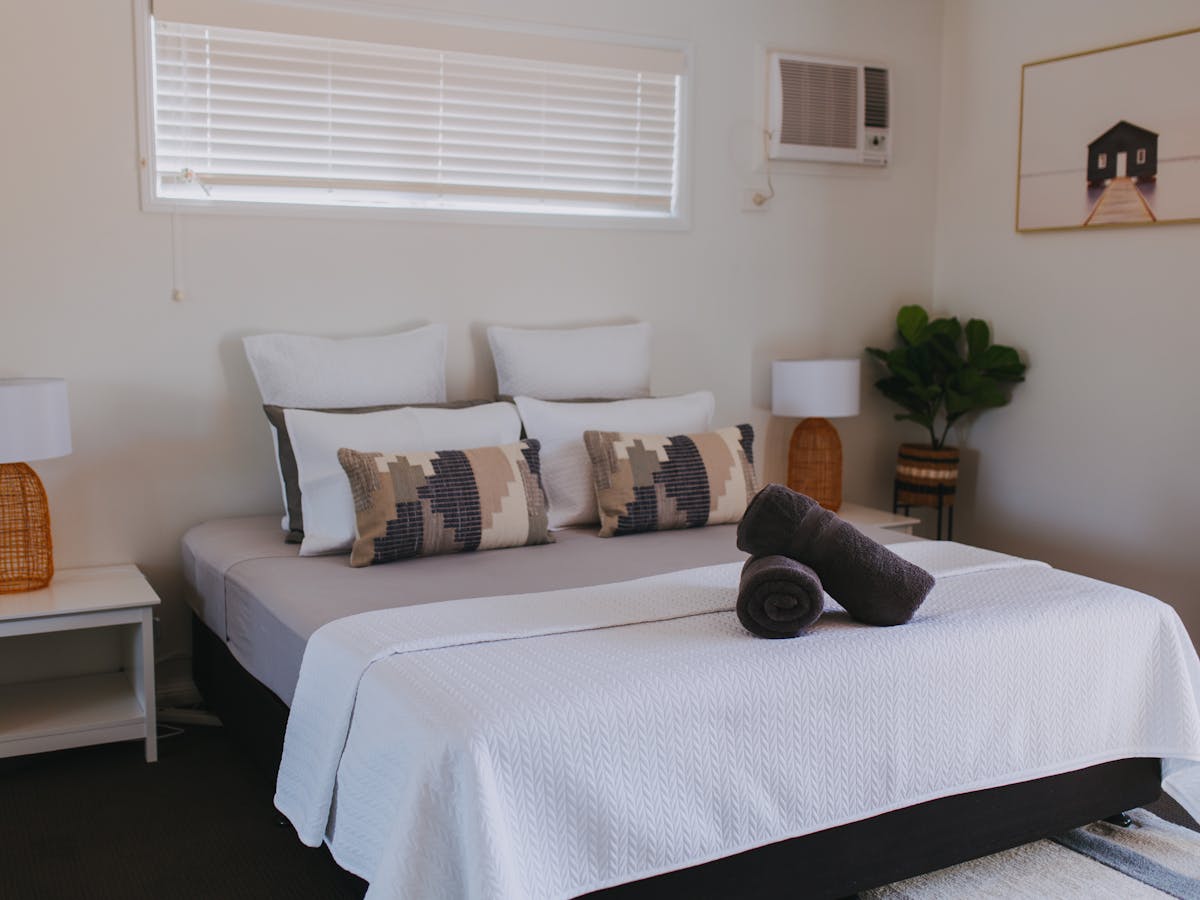 Alt text="ensuite master bedroom'