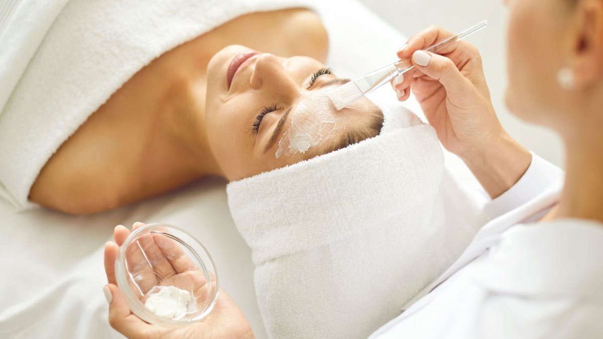 Kenz Beauty Therapist performing Facial at Kenz Beauty Spa and Moroccan Hammam
