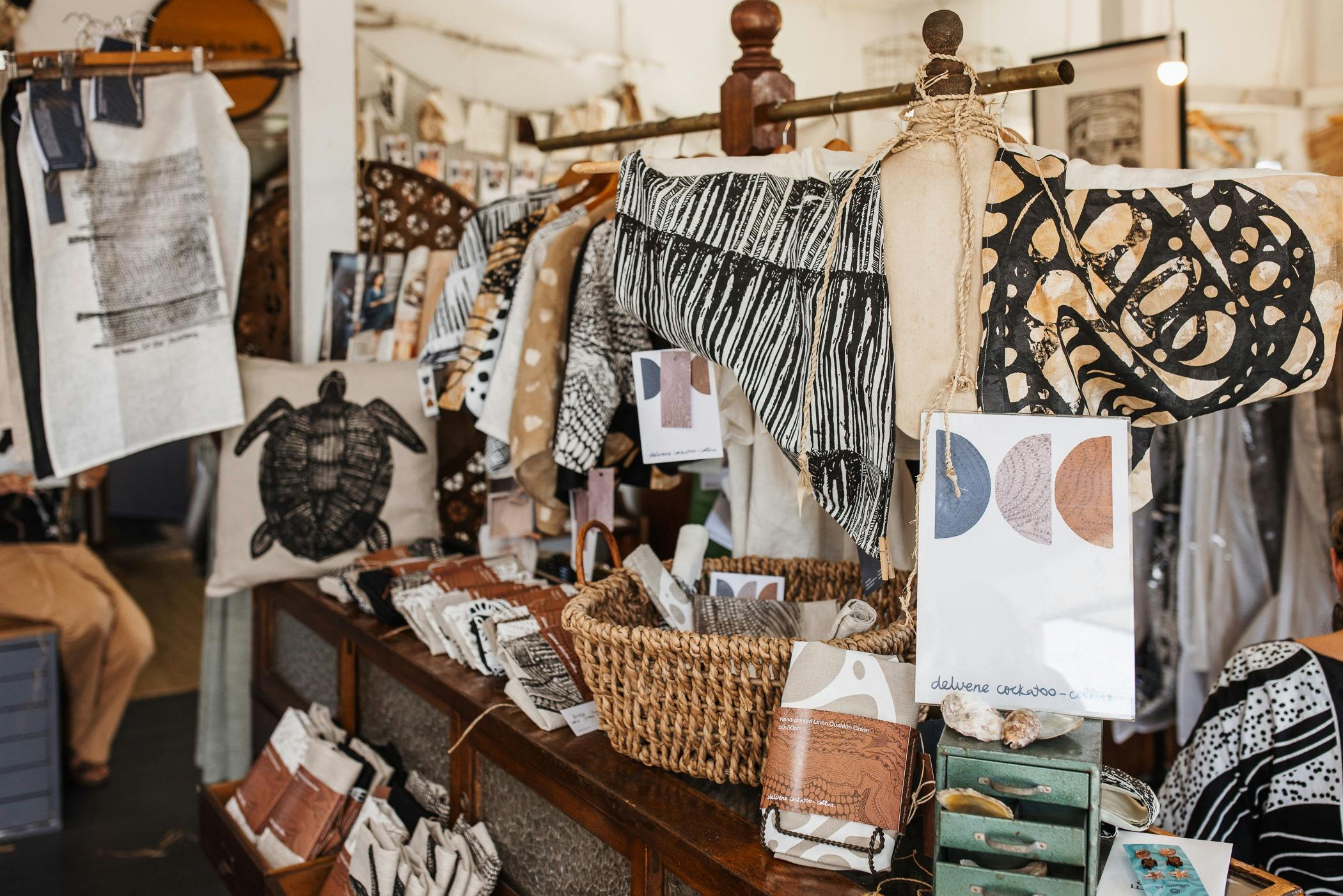 Indigenous Art at Delvene Cockatoo-Collins Gallery