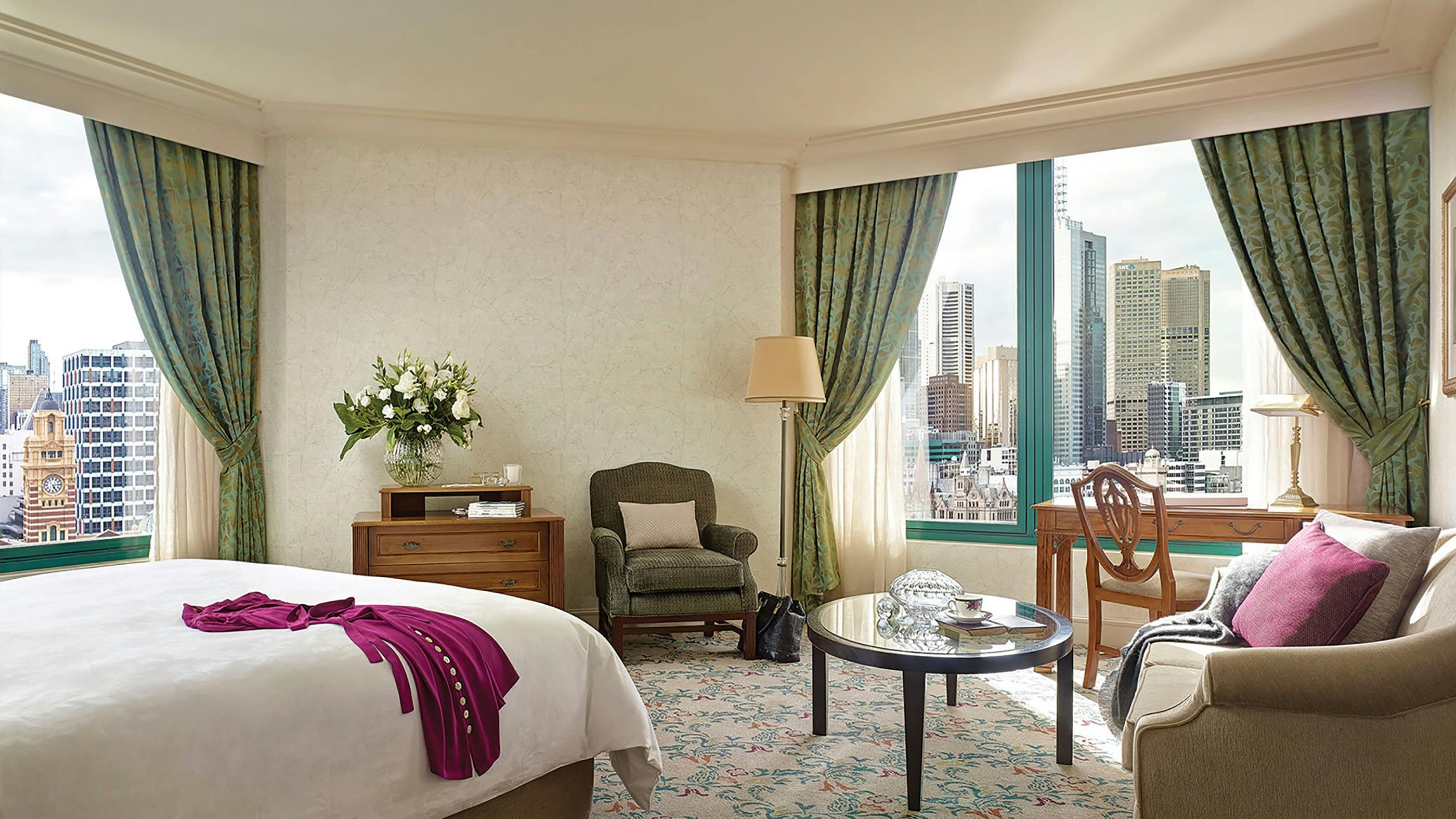 Deluxe River Corner Room