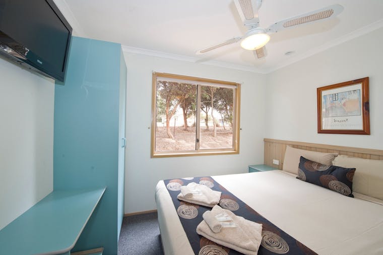 Executive Cabin Sleeps 4