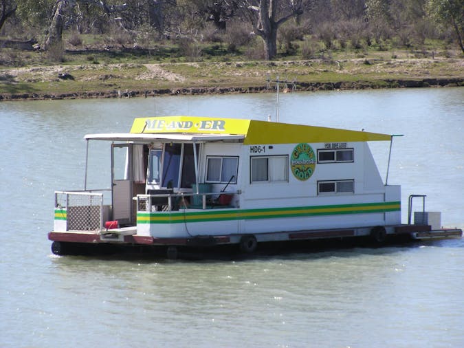 MeAndEr Green Gold Houseboats