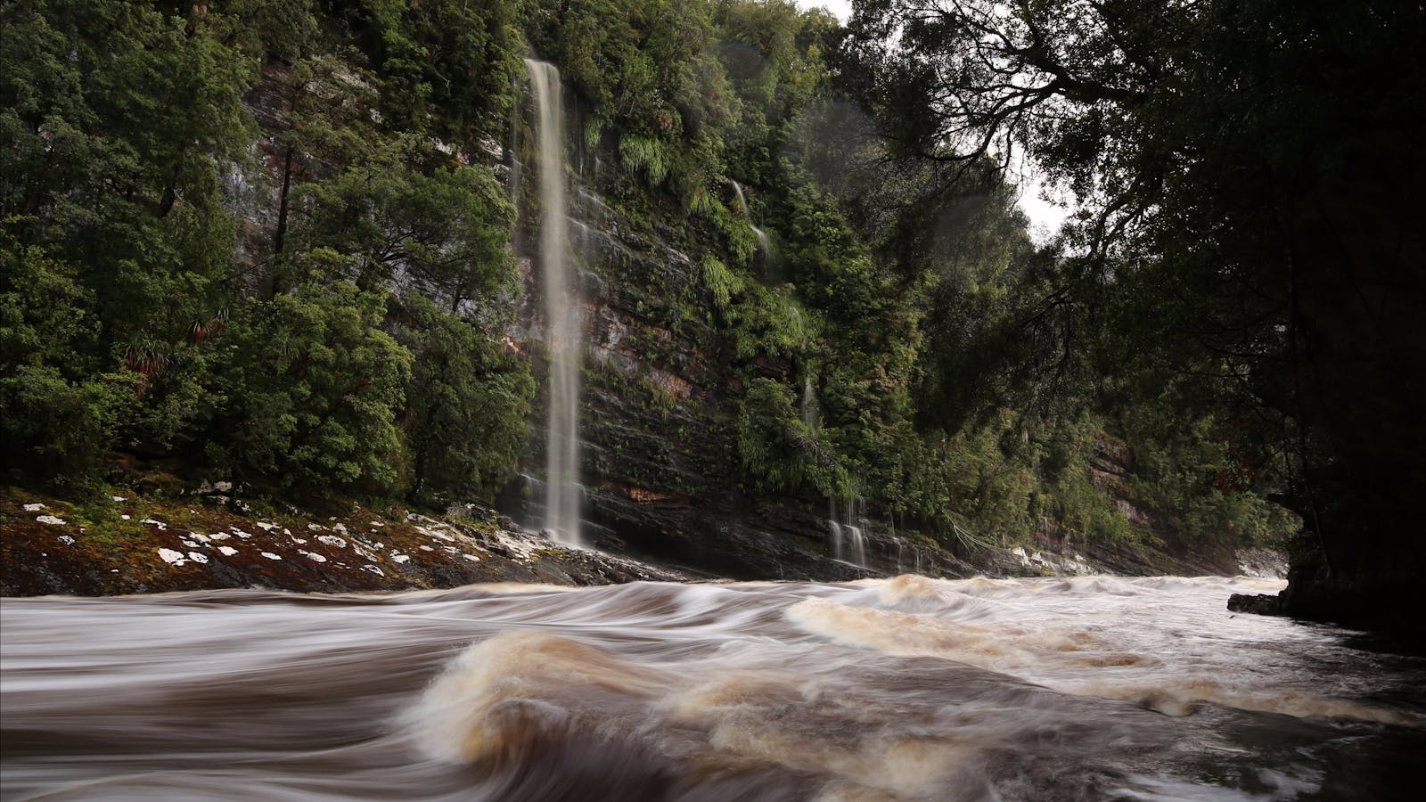 Shower Cliff Cavern waterfall on the Franklin River, Tasmania