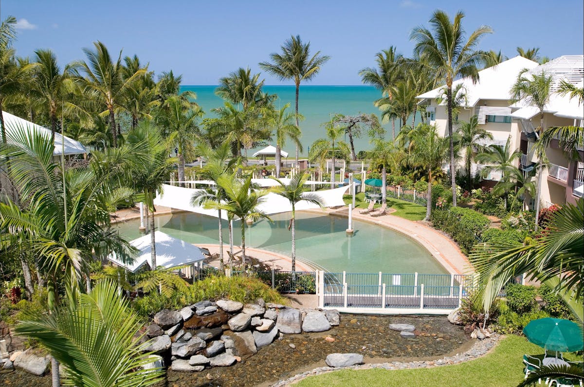 Coral Sands Beachfront Resort