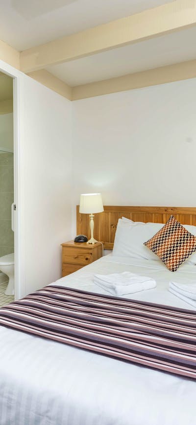 Queen room