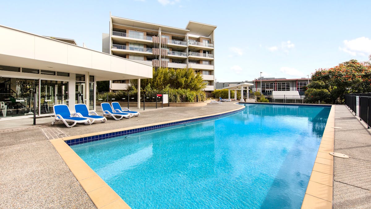 Oaks-Mews-Pool
